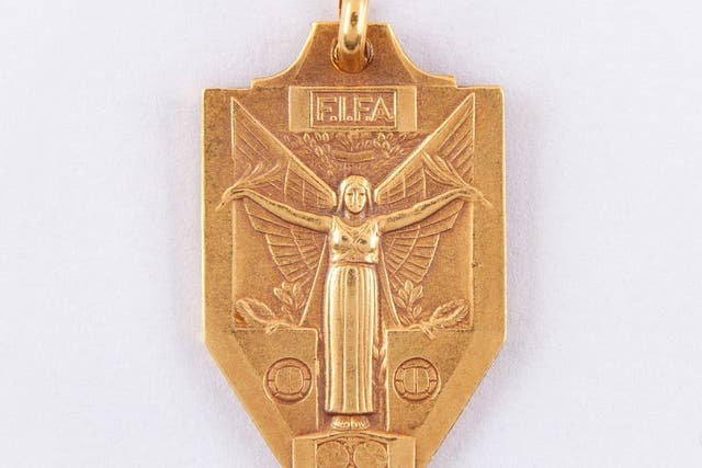 Pele’s World Cup medal under the hammer alongside classic memorabilia