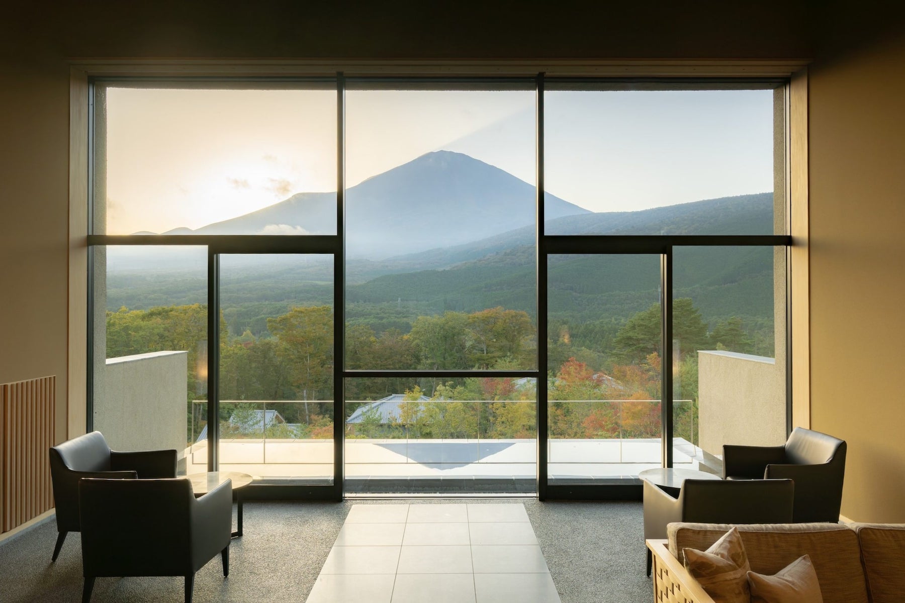 The view of the mountain from Gora Kadan Fuji (Gora Kadan Fuji / Miyoshi Kazuyoshi)