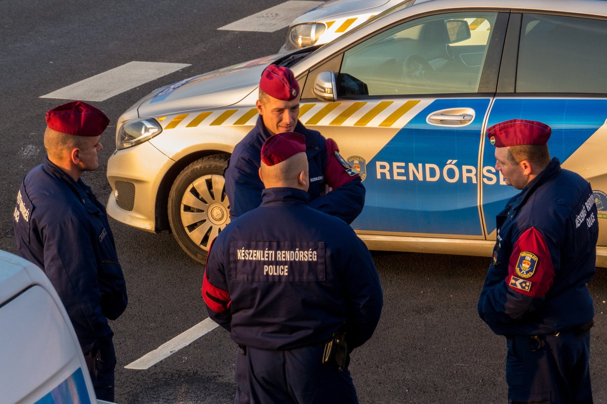 Macaristan'da daha önceki kazanın neden olduğu kamyonun trafikte beklemesi sonucu meydana gelen çarpışmada yedi kişi öldü