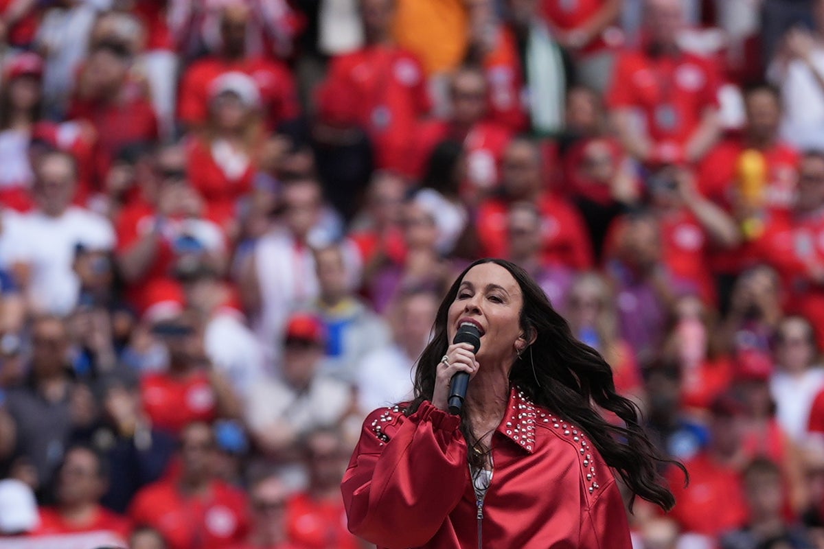 Ryan Reynolds and Mike Myers among the stars at Canada’s first home World Cup match – UK Times