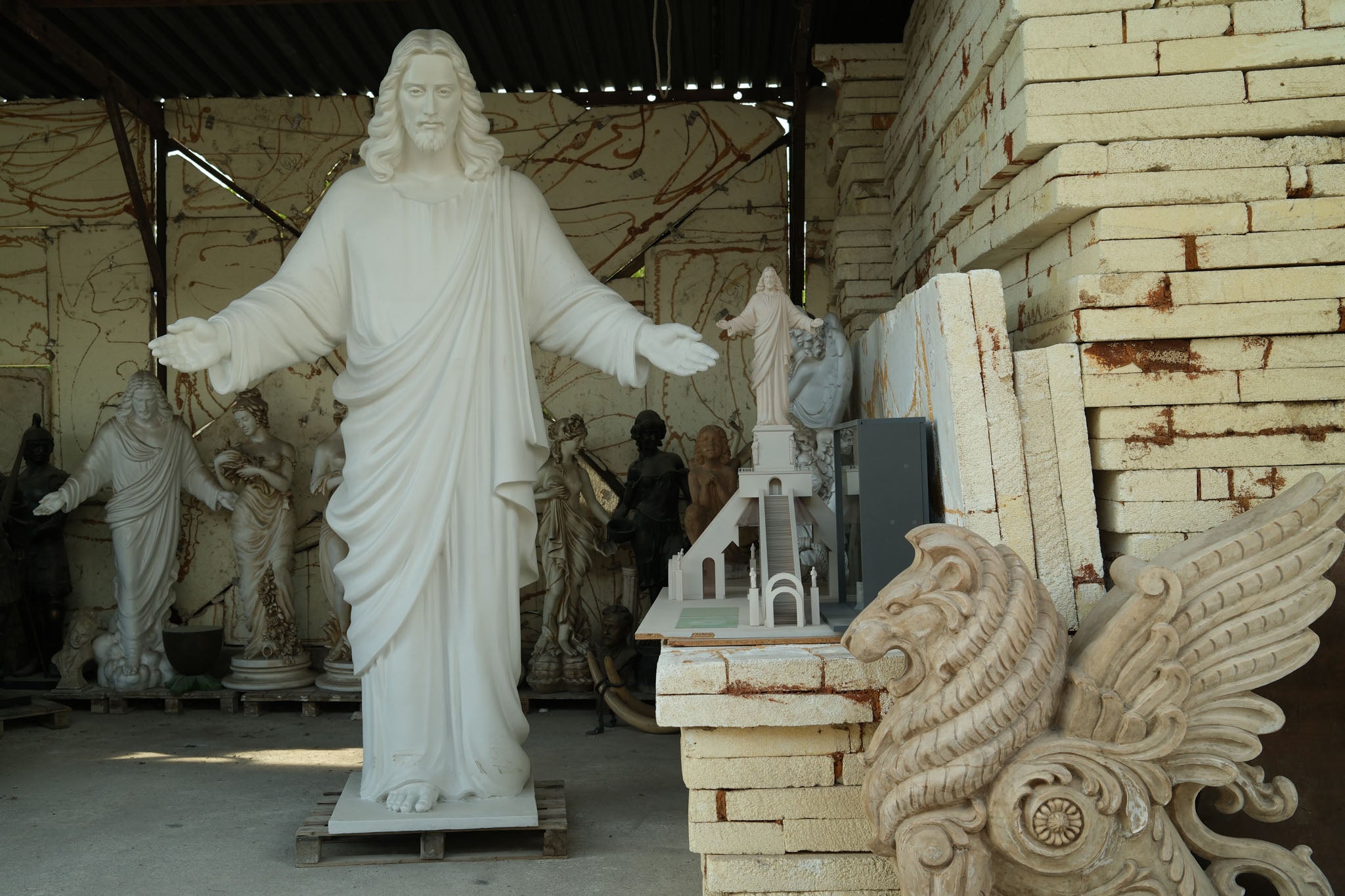 A miniature version of the planned finished statue