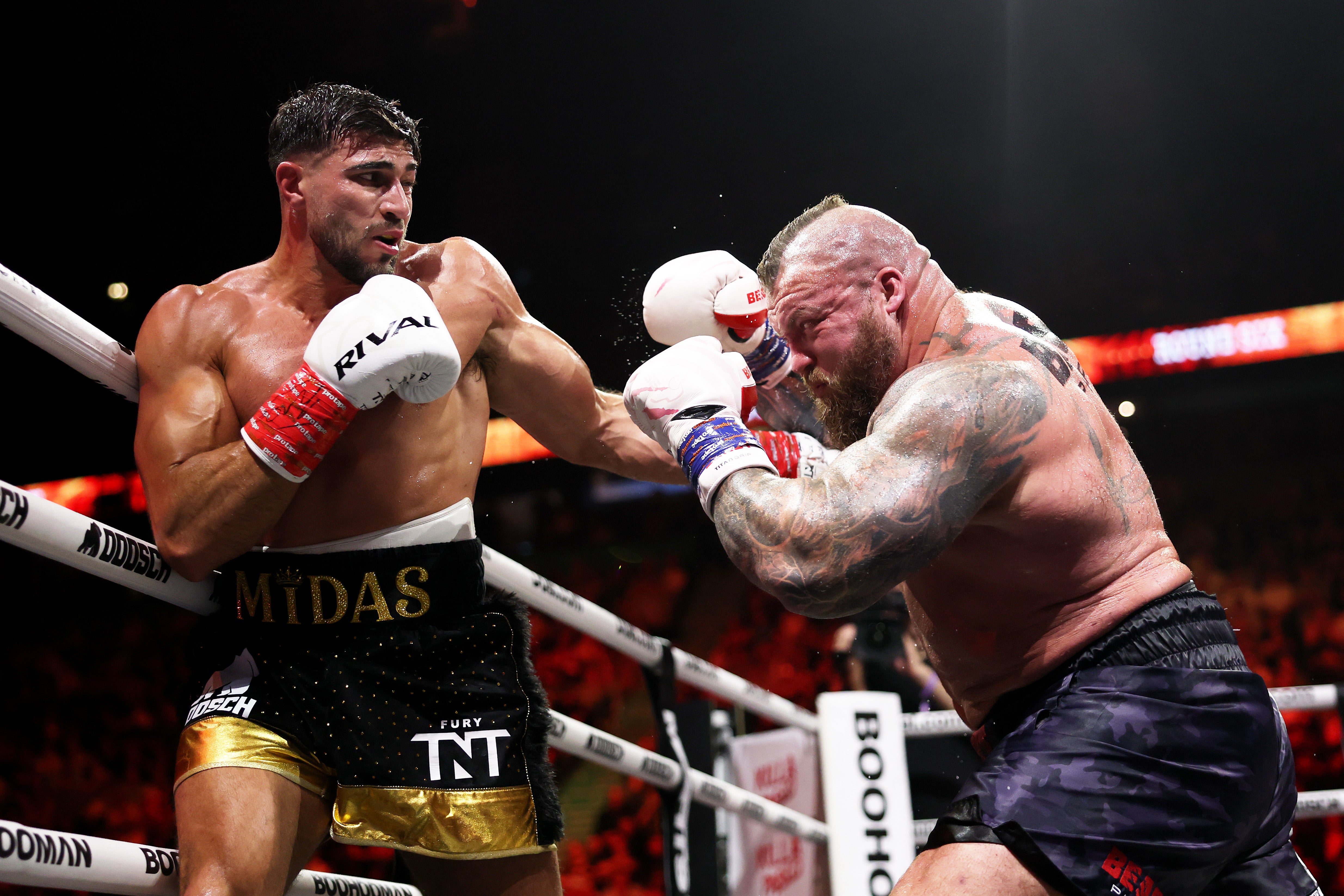 Tommy Fury edges past strongman Eddie Hall as one judge scores fight a draw – UK Times