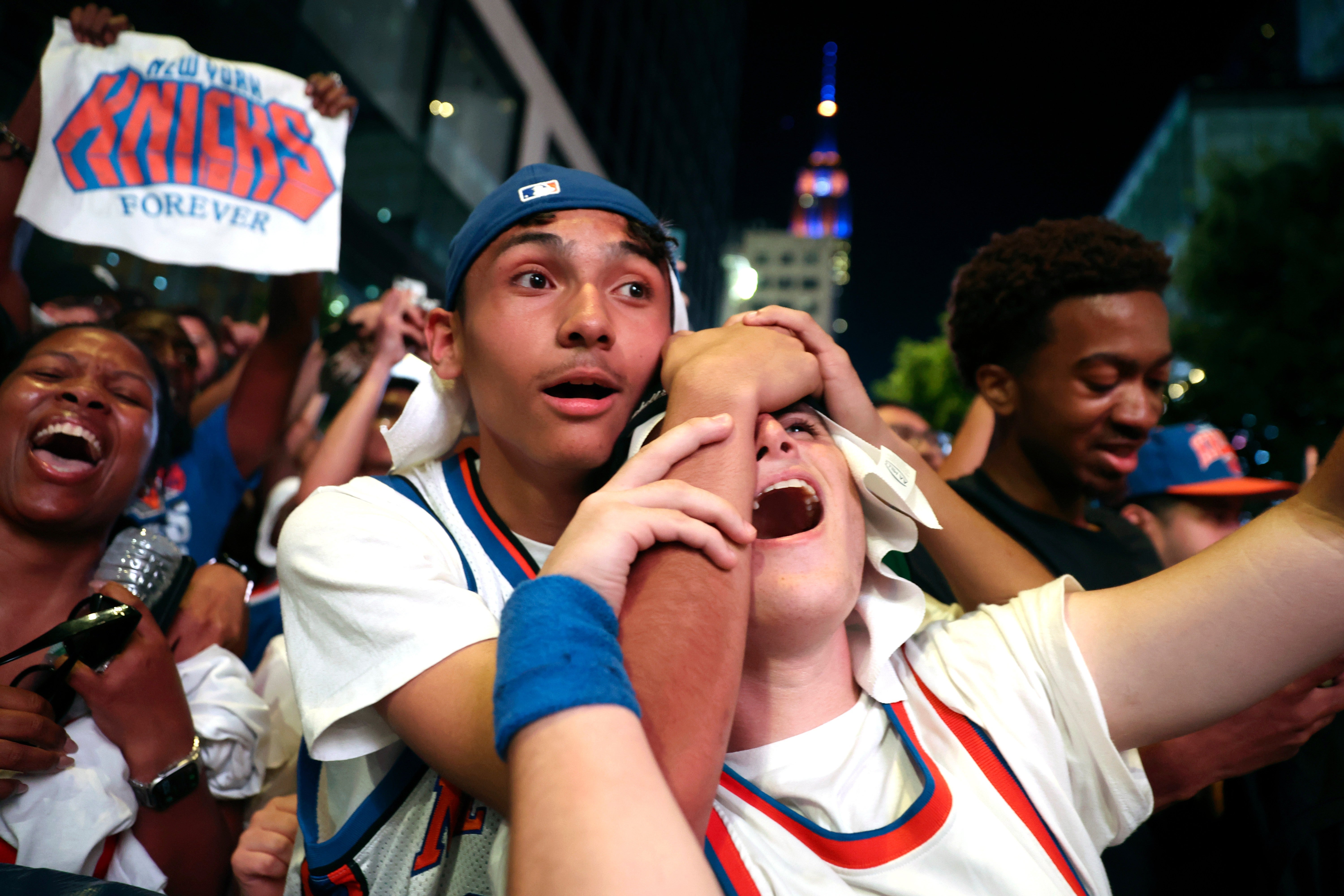 Knicks fans celebrate championship