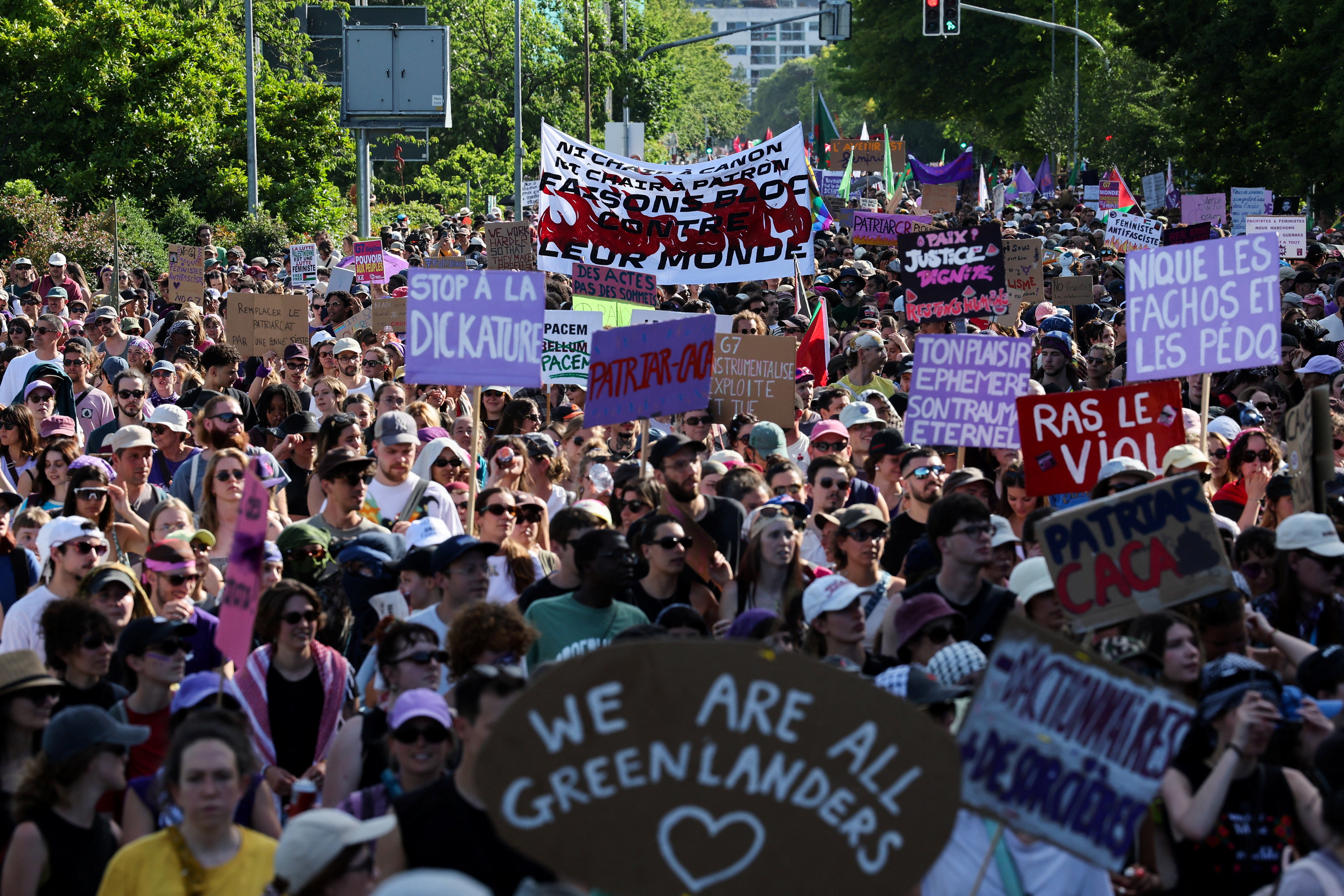 The demonstration was largely peaceful despite the isolated acts of violence. Up to 7,000 people participated in the march