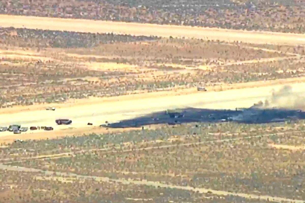 B-52 bomber crashes after takeoff at US military base in Southern California – UK Times B-52 bomber crashes after takeoff at US military base in Southern California – UK Times