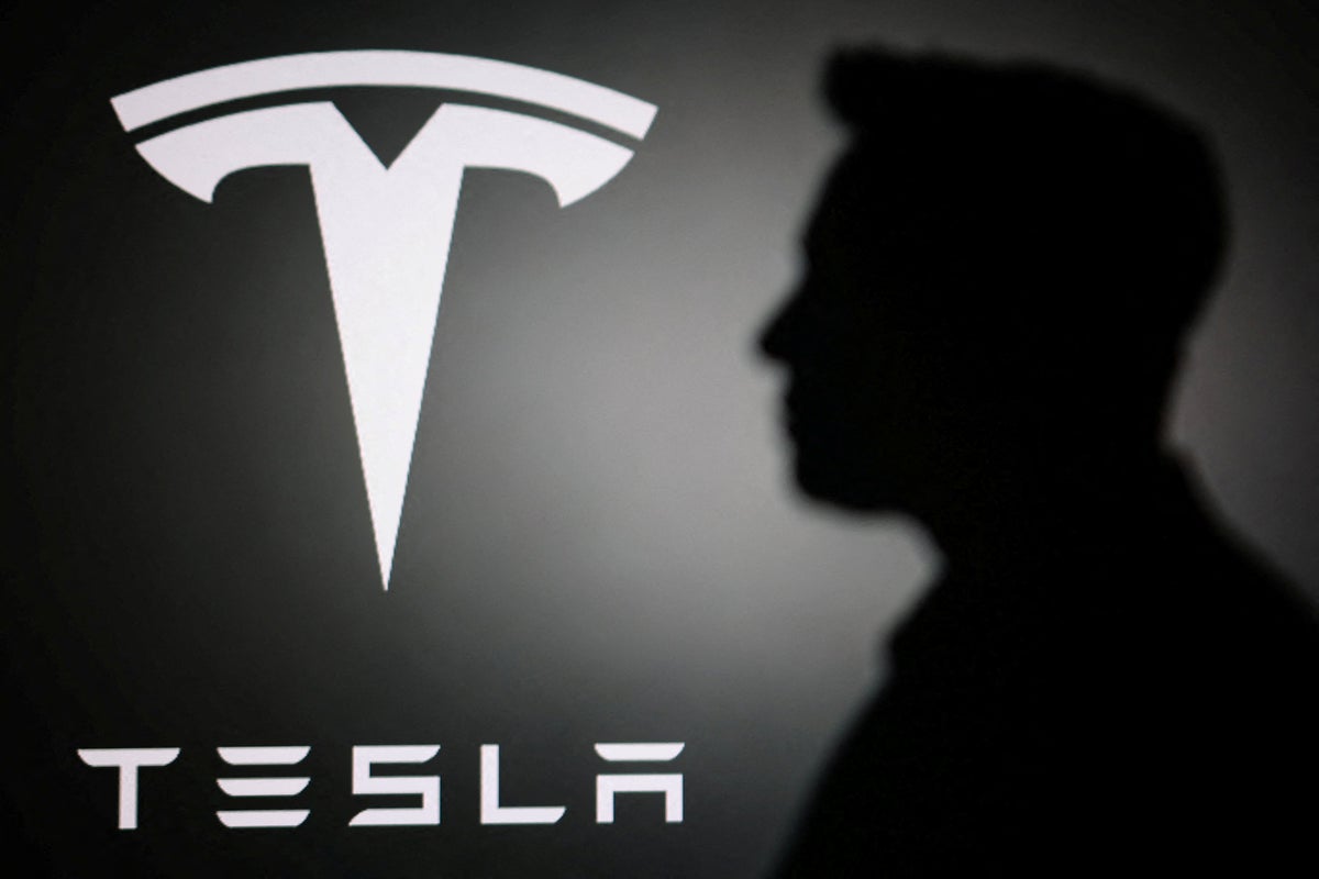 Democrat lawmakers blast Tesla for dubious self-driving safety claims