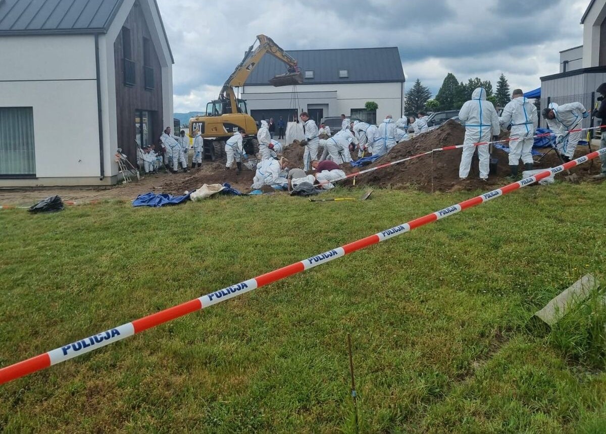 Doctor accused of experimenting on unborn babies after 34 foetuses found in back garden