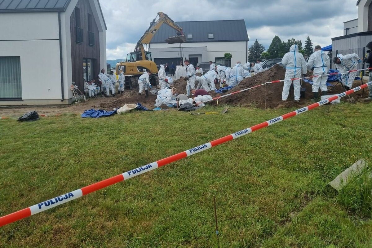 Doctor accused of experimenting on unborn babies after 34 fetuses found in back garden – UK Times Doctor accused of experimenting on unborn babies after 34 fetuses found in back garden – UK Times