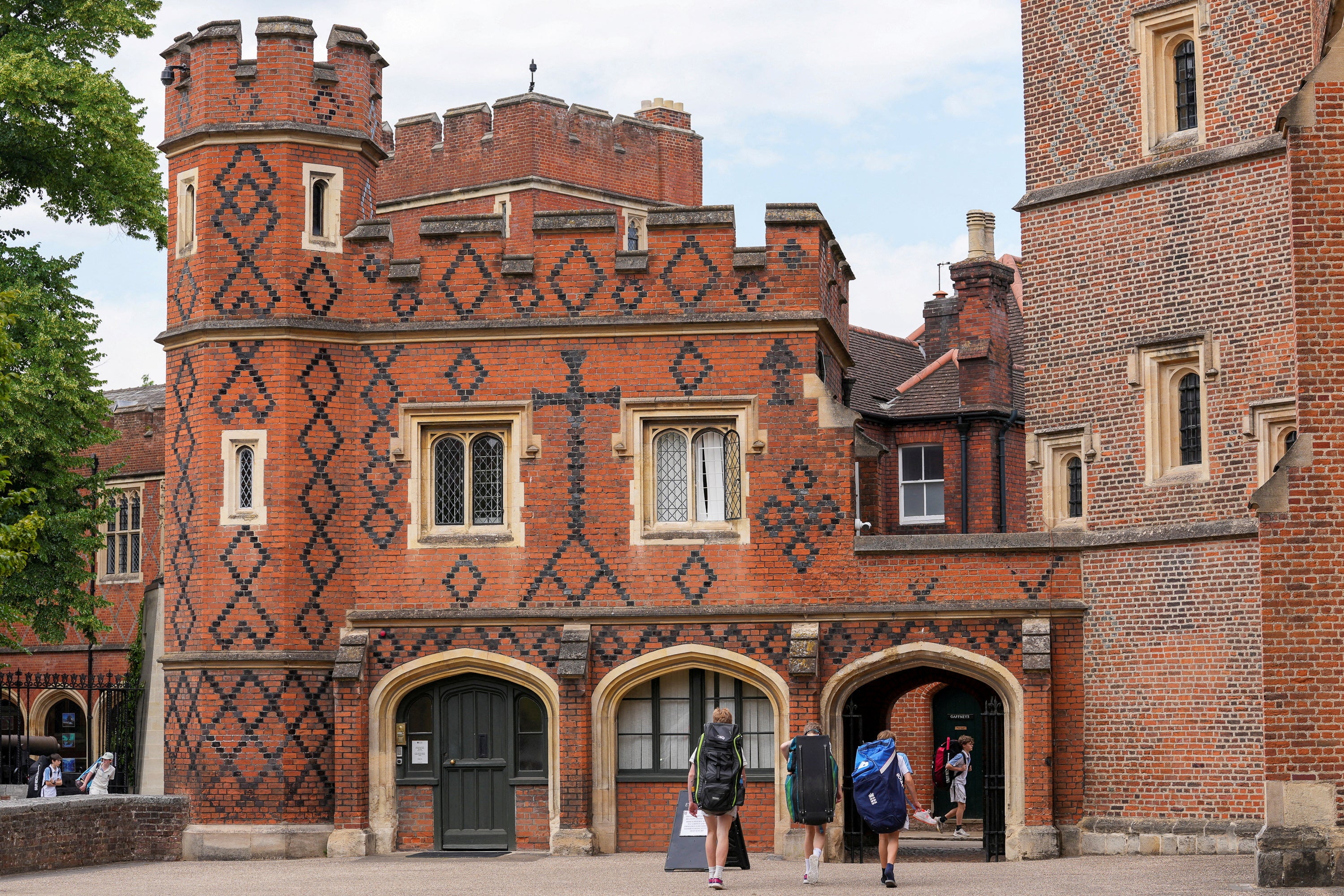 Students walk outside Eton College in Windsor (REUTERS/Maja Smiejkowska/File Photo)