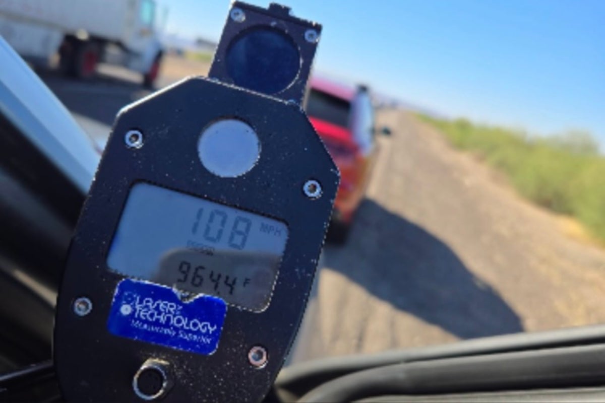 O superfã de Love Island dirigiu a mais de 160 km/h enquanto tentava chegar em casa para assistir ao programa no Arizona, disse a polícia