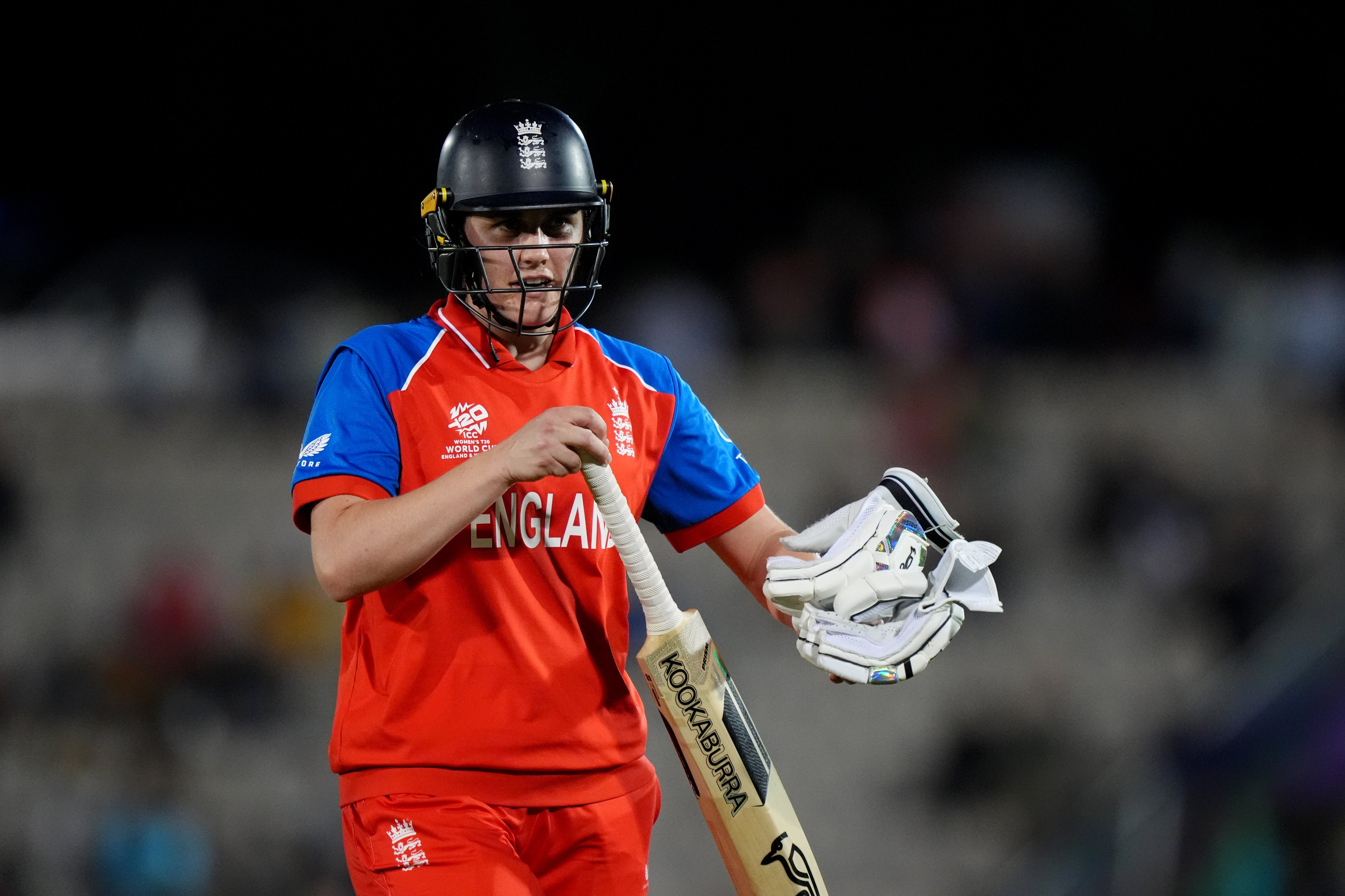 England's captain, Nat Sciver-Brunt, led the run chase but retired hurt after socring 48
