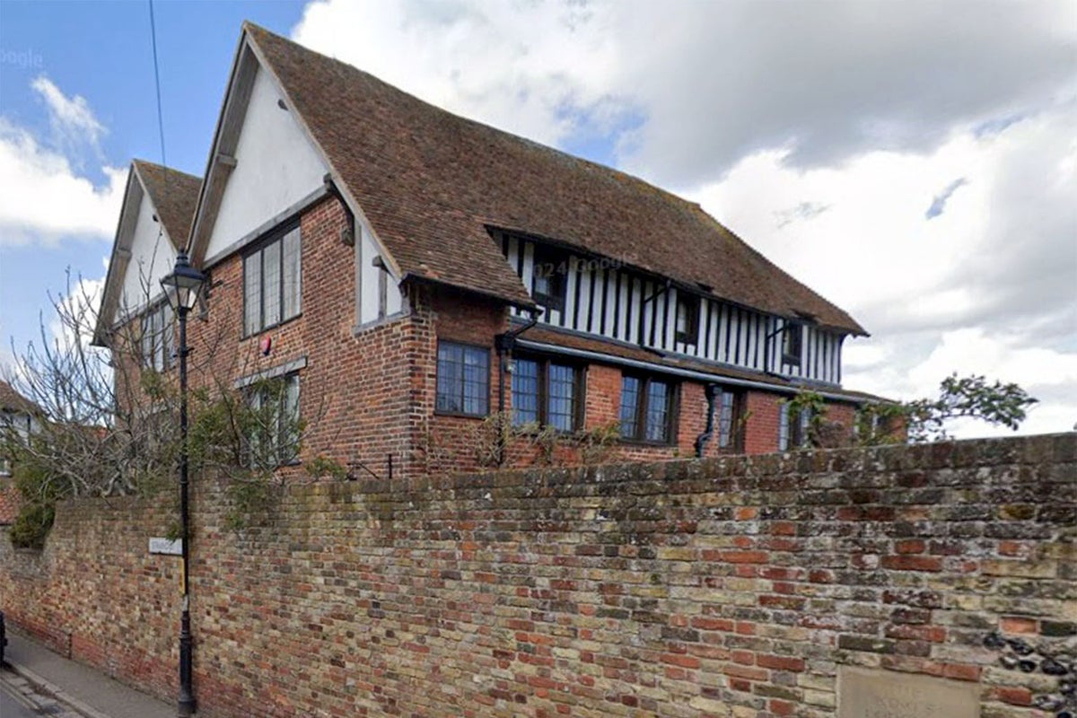 King’s Lodging: Couple awarded £3.3m after flood work damages Kent home that once hosted King Henry VIII – UK Times King’s Lodging: Couple awarded £3.3m after flood work damages Kent home that once hosted King Henry VIII – UK Times