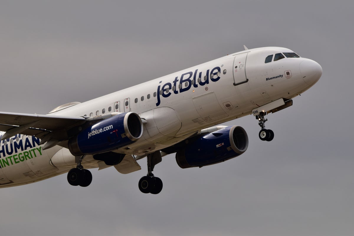 California couple awarded settlement with JetBlue after block of ice from plane crashed through roof California couple awarded settlement with JetBlue after block of ice from plane crashed through roof