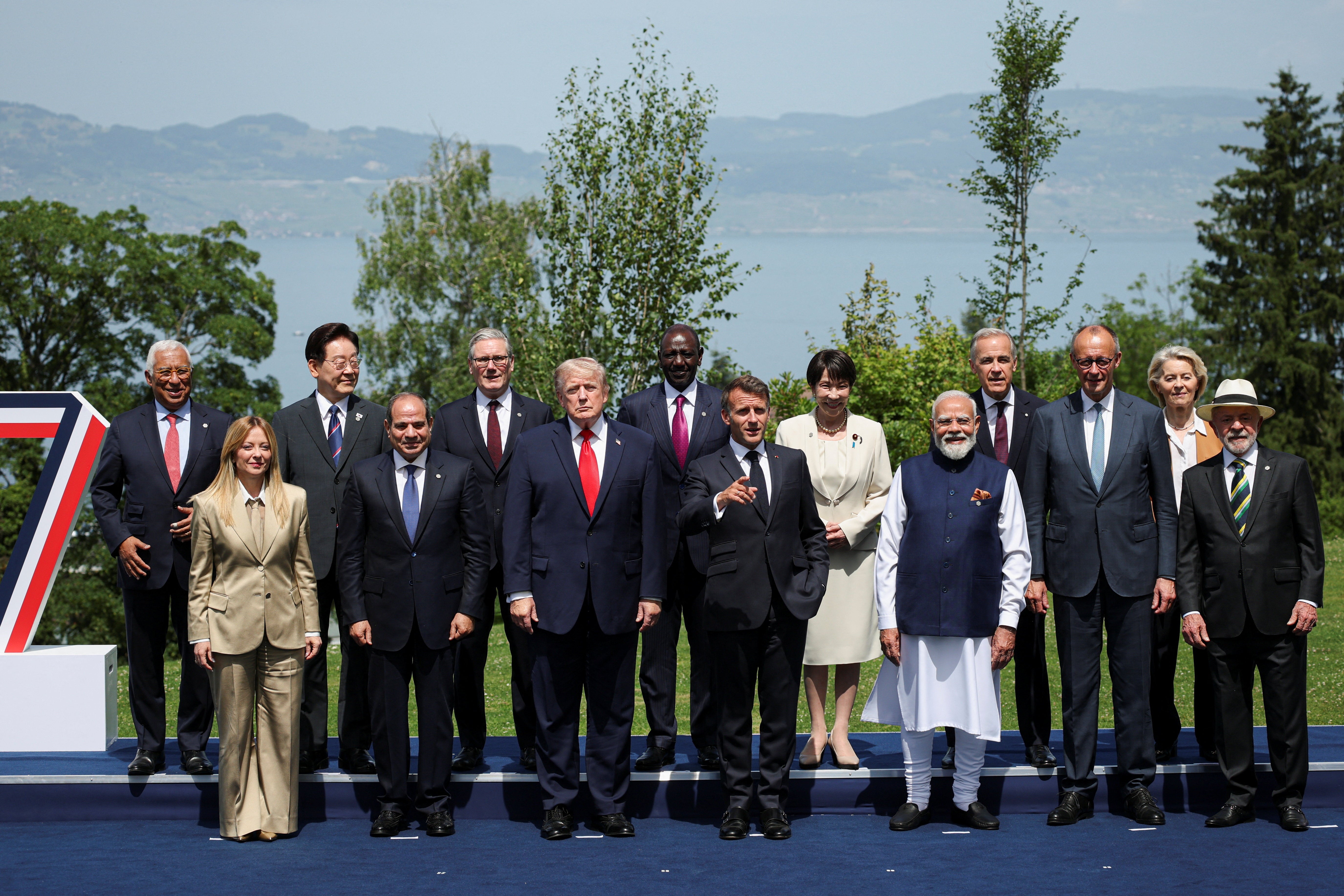G7 leaders and guests gather for a group photo (Getty)