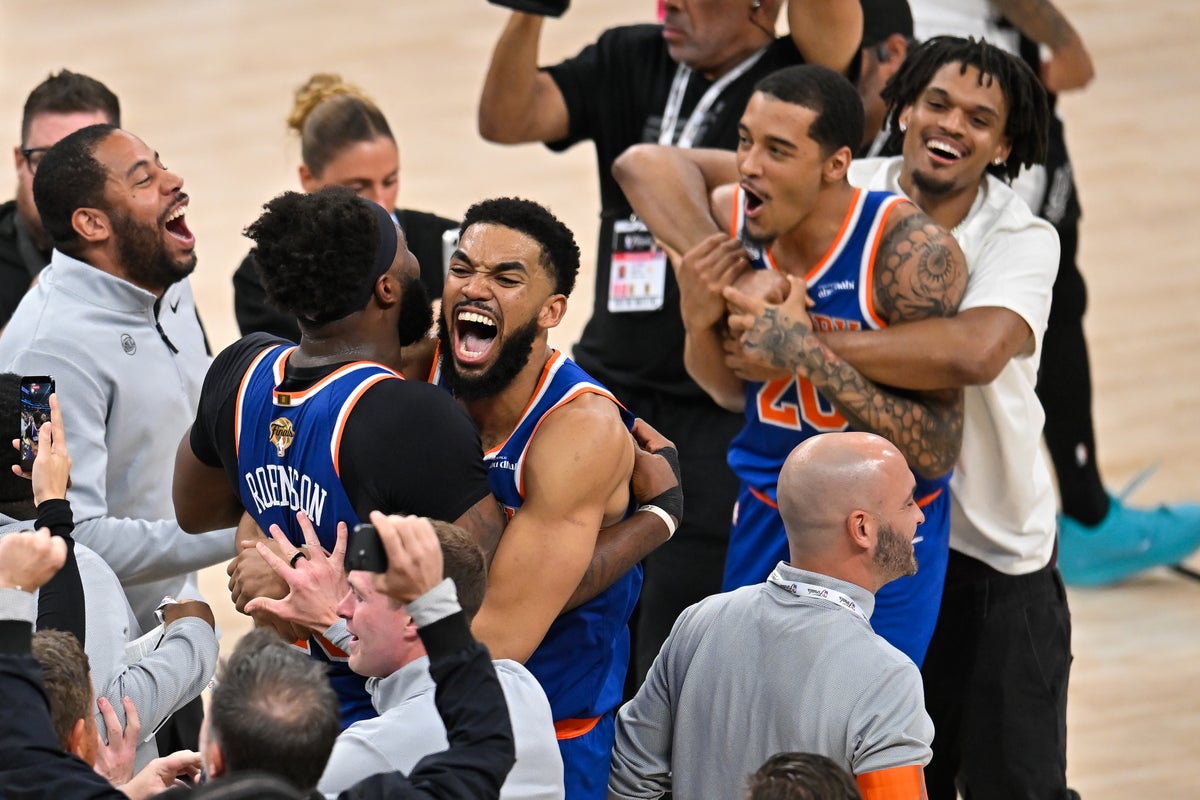 Knicks hold first New York ticker-tape parade after NBA championship