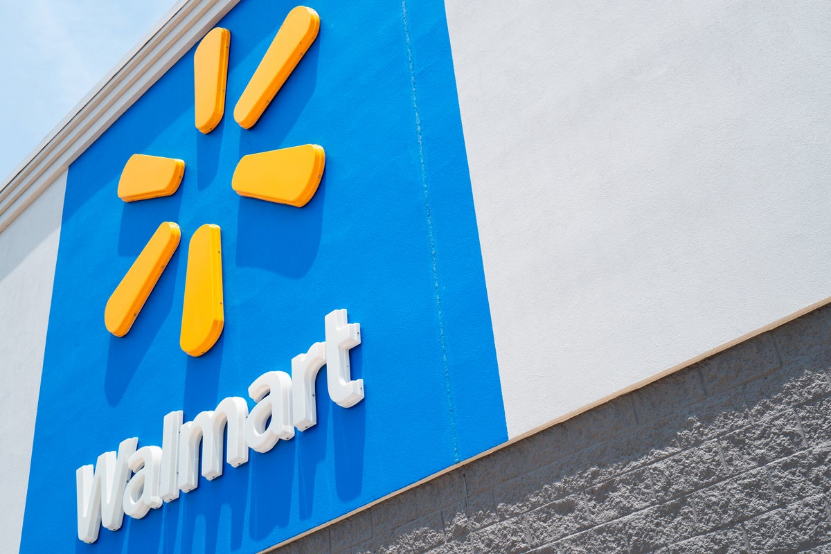 Toddler shot dead in Walmart parking lot as cops responded to shoplifting call