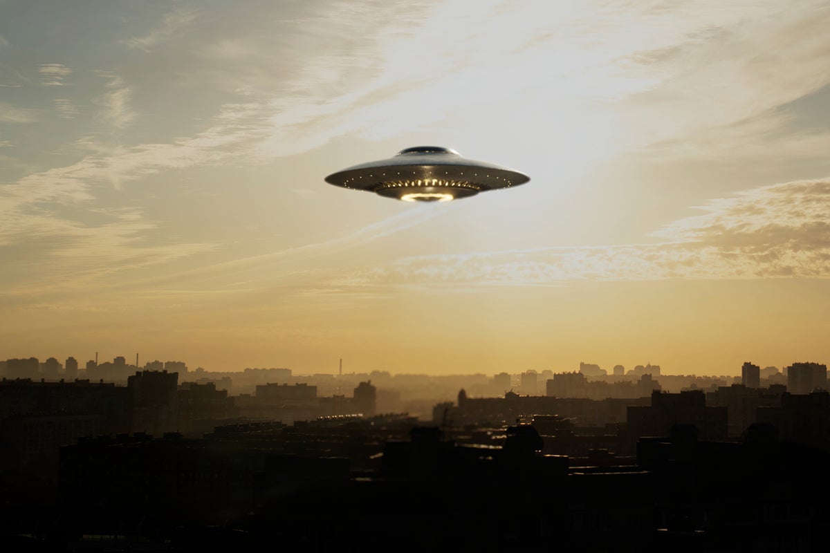 If aliens arrived on Earth tomorrow, here’s what scientists think they’d ...