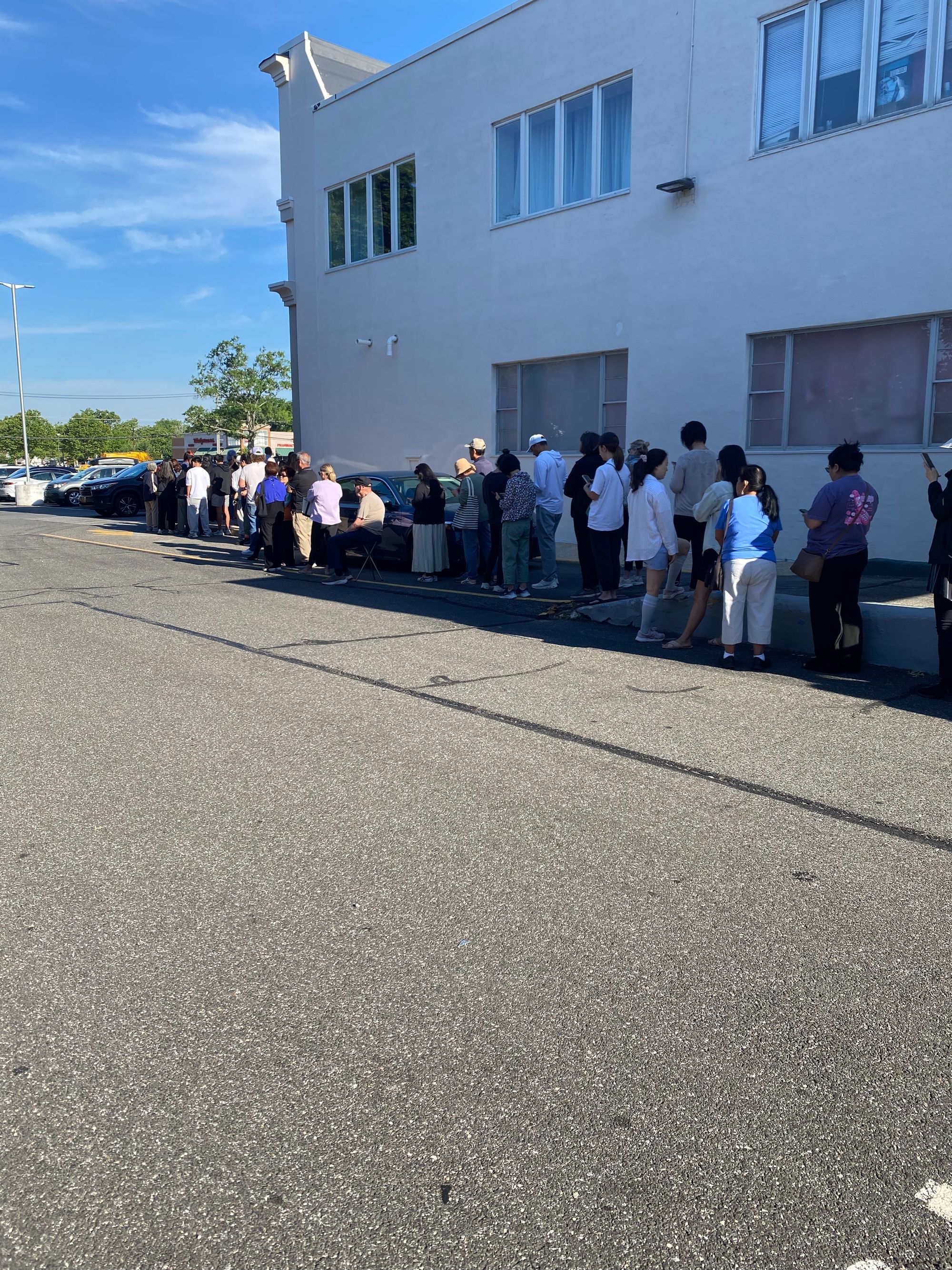 Trader Joe’s shoppers stood in the shade as they waited for the doors to open at 8.a.m. (The Independent / Rachel Dobkin)