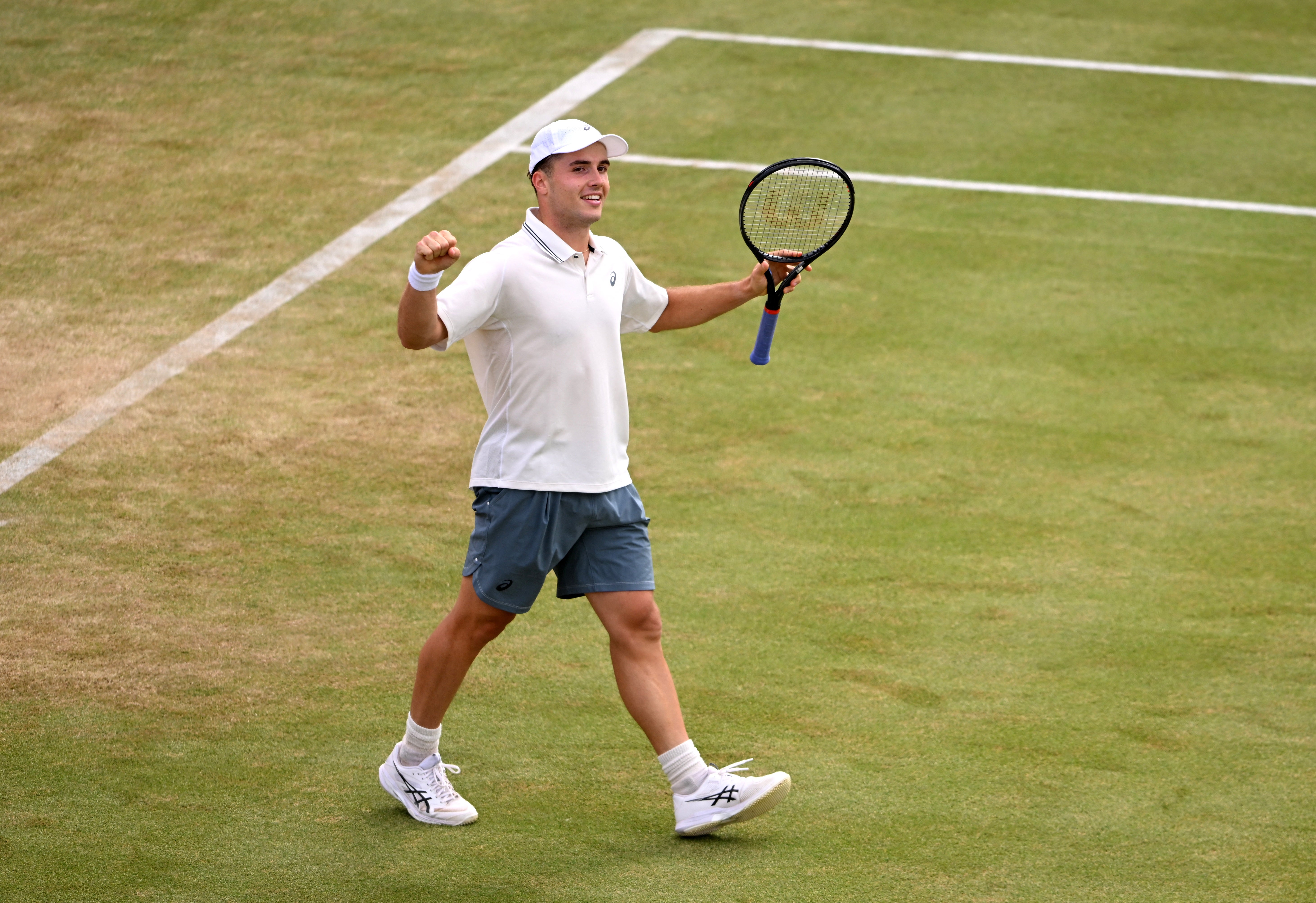 British wildcard Arthur Fery overcomes nosebleed drama to reach Queen&rsquo;s quarter-finals