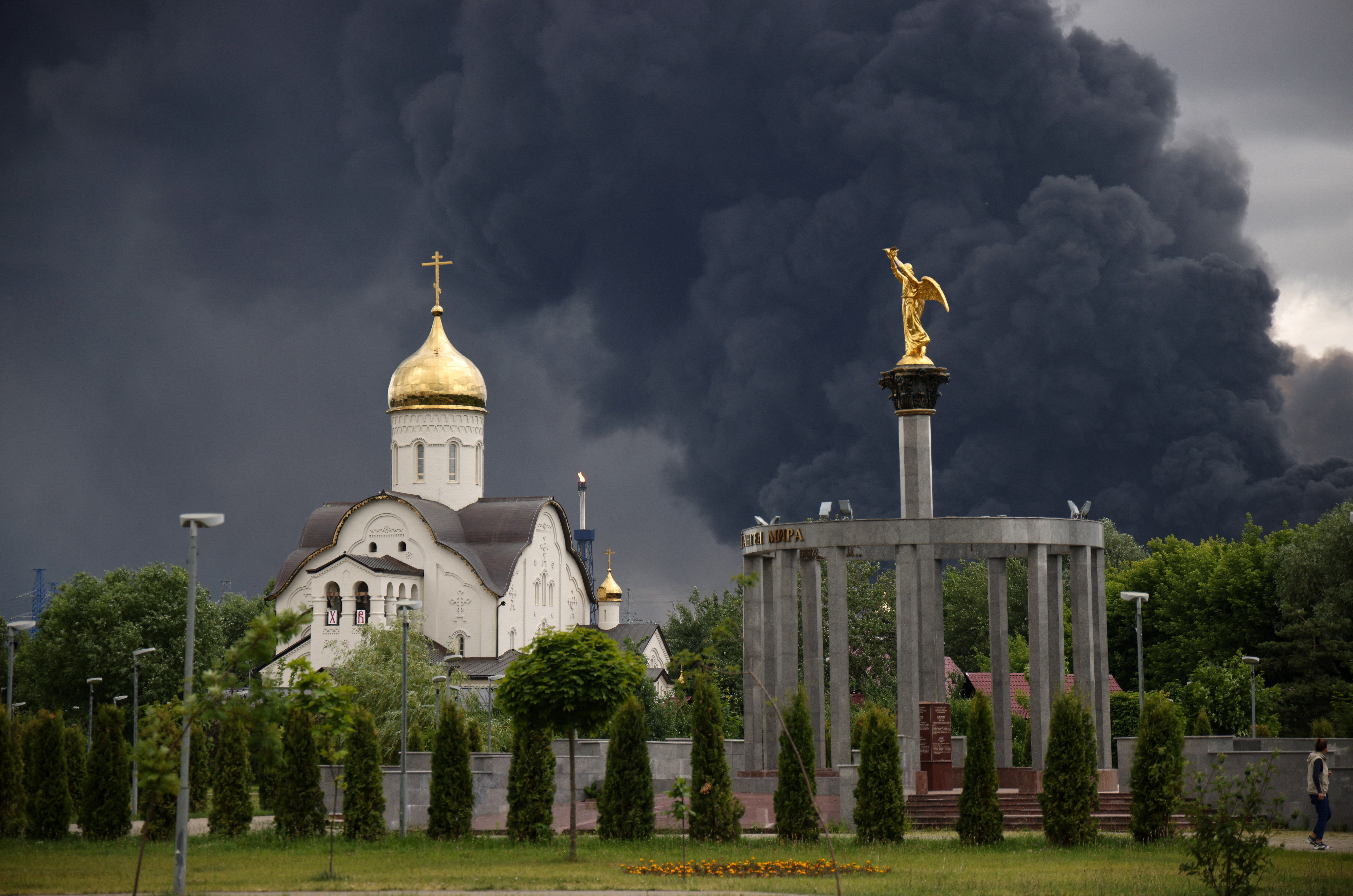 Smoke rises from a key Moscow oil refinery after a Ukrainian drone attack (Social media)