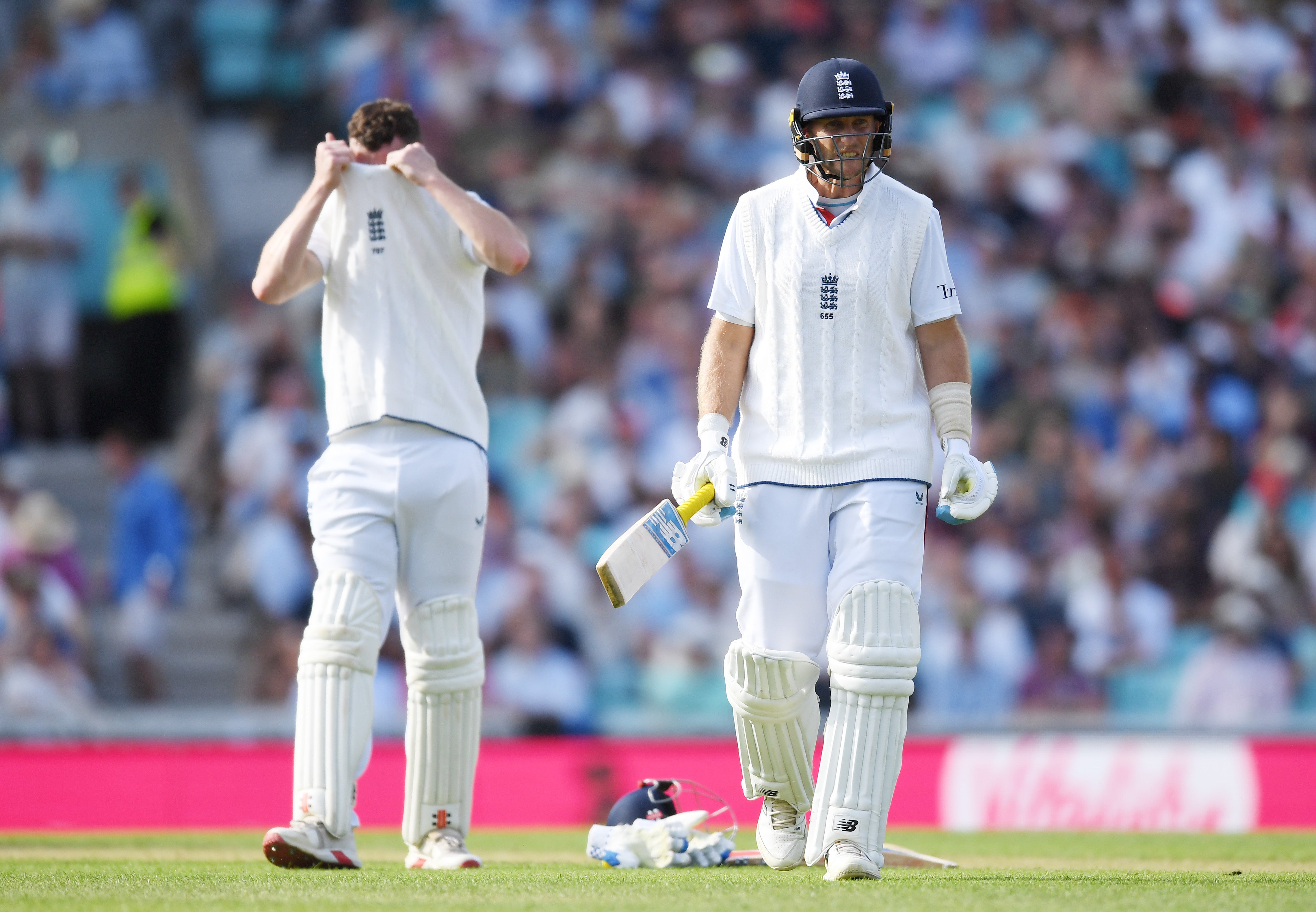 England endured a difficult day as New Zealand took control of the second Test