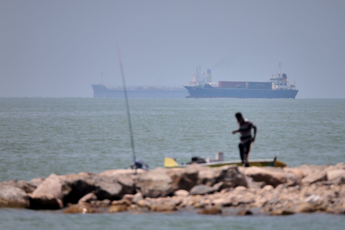 Sea route near Oman is expanding to facilitate more traffic through Strait of Hormuz, US Navy says – UK Times