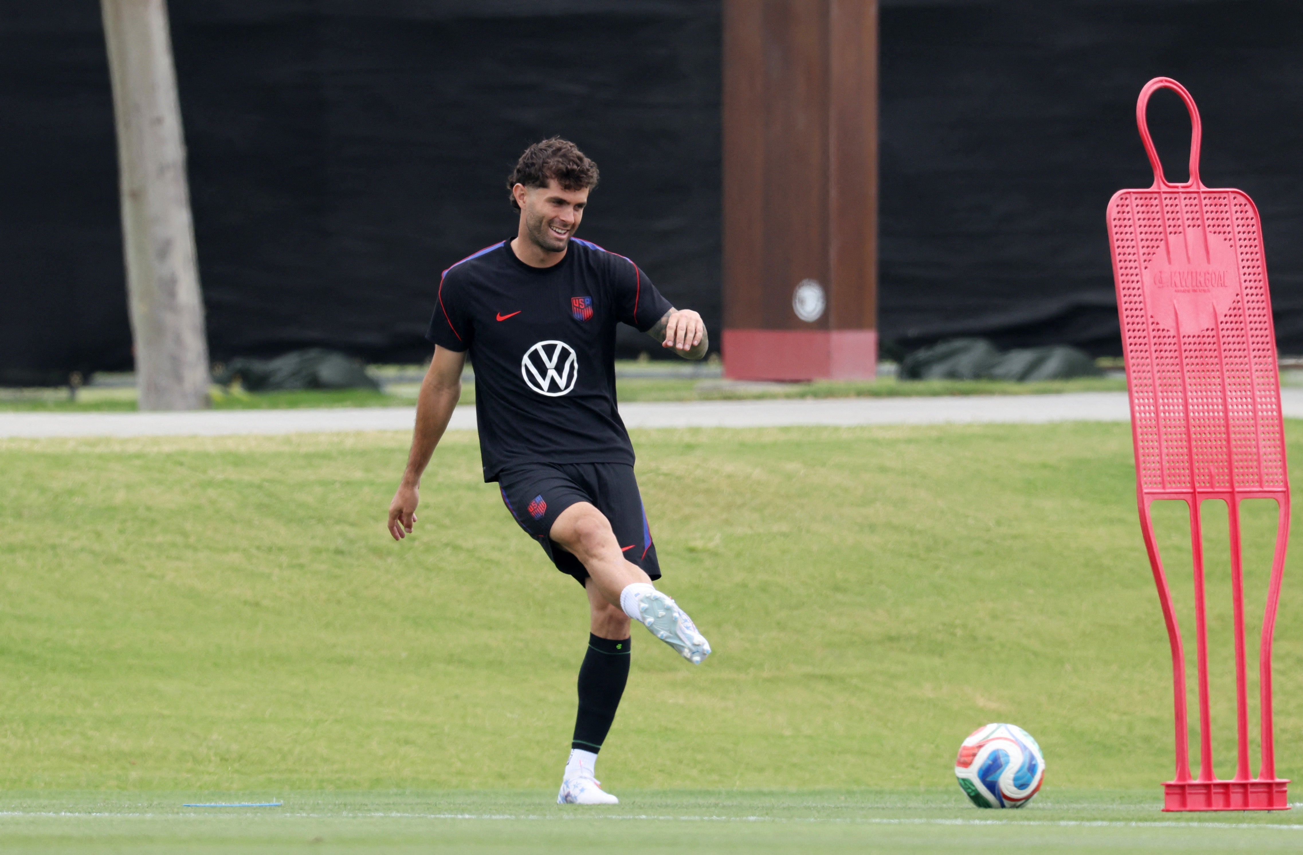 USA v Australia LIVE: Christian Pulisic a major injury doubt as co-hosts continue World Cup campaign