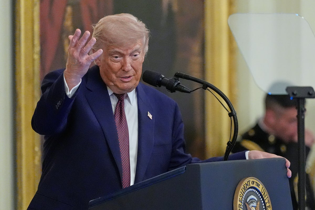 Trump talks up economy and Hegseth at Medals of Honor ceremony