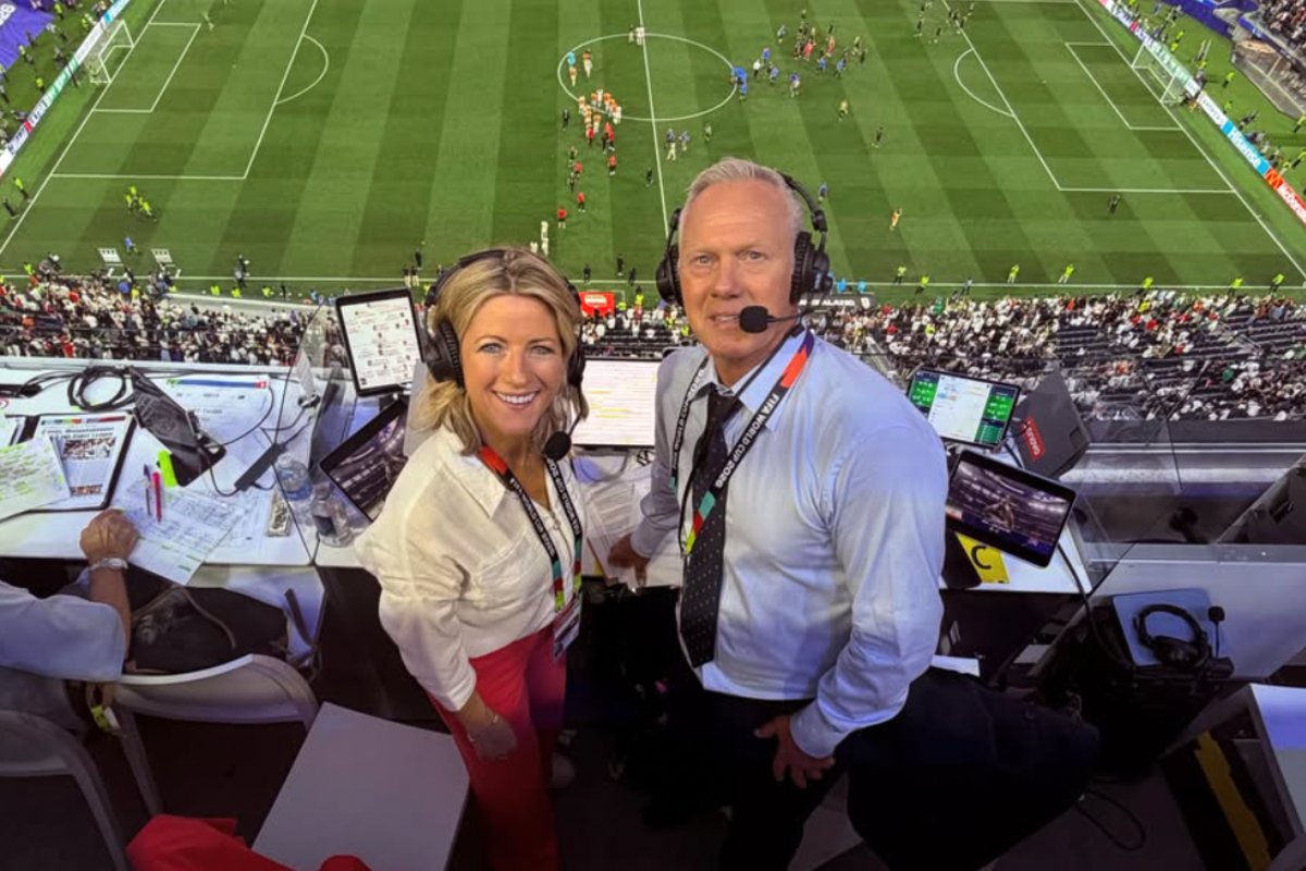 World Cup commentator Warren Barton ‘dripping with blood’ after being hit by projectile at Uzbekistan v Colombia – UK Times World Cup commentator Warren Barton ‘dripping with blood’ after being hit by projectile at Uzbekistan v Colombia – UK Times