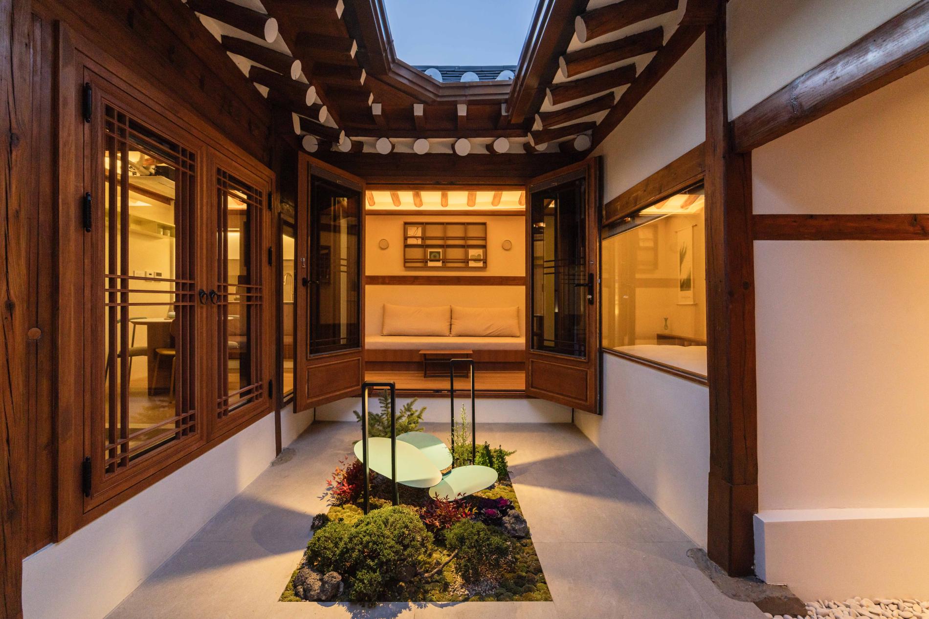 The miniature garden in a rental hanok in Seoul
