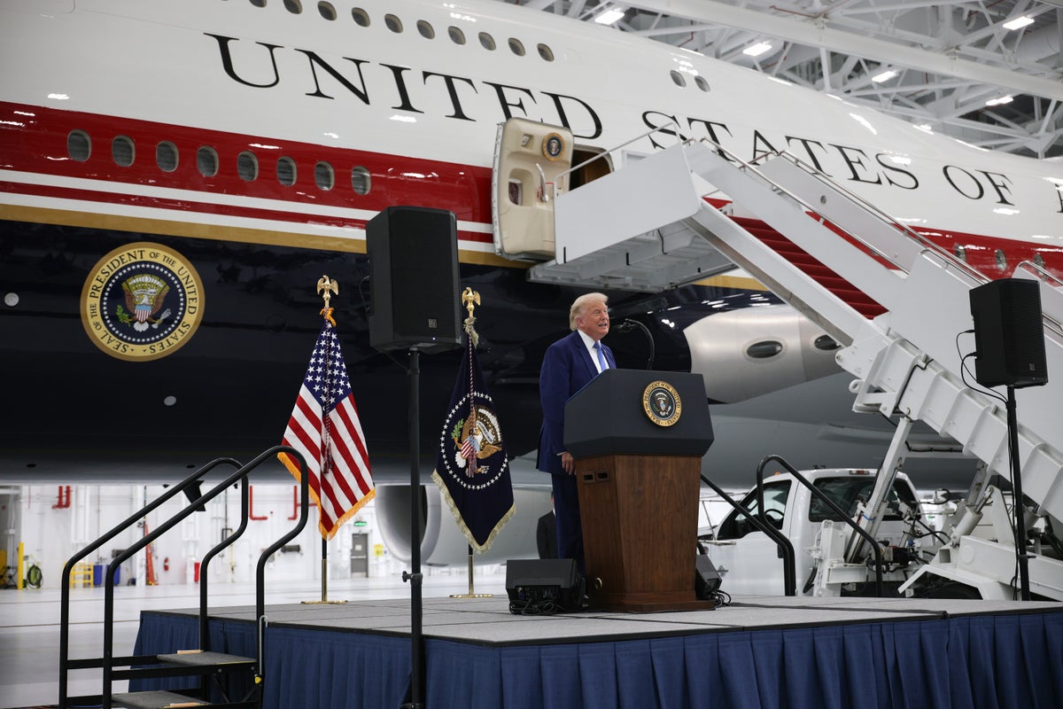 Trump brags about his color scheme for Air Force One as he unveils 0M plane from Qatar – UK Times Trump brags about his color scheme for Air Force One as he unveils 0M plane from Qatar – UK Times