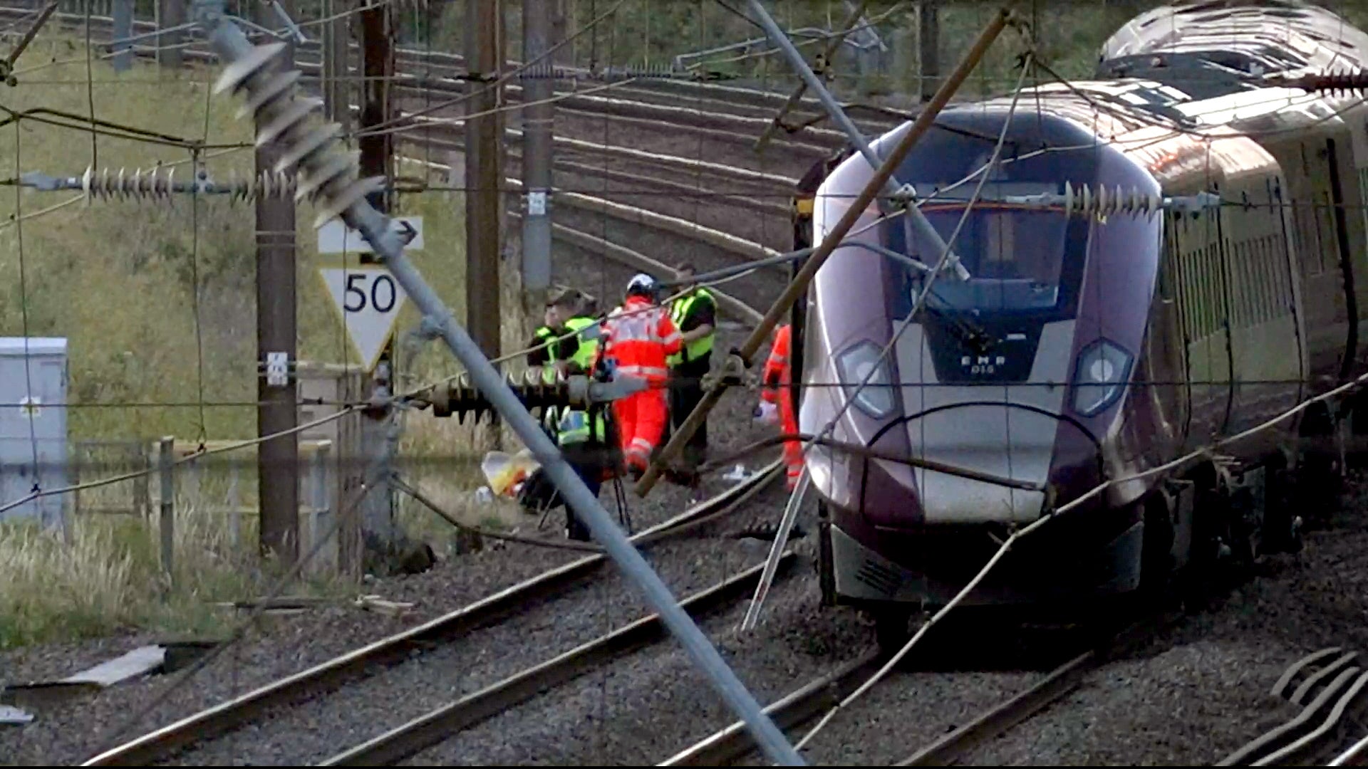 All trains were stopped on the line between Luton and Bedford (PA)
