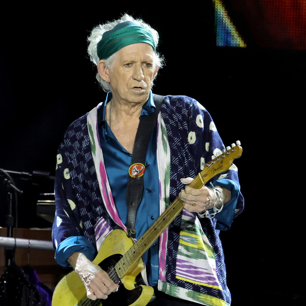 how many cigarettes does keith richards smoke Rolling Stones' Richards, 82, revealed that while he quit cigarettes, he still smokes "a lot" of weed Keith Richards is GOD 