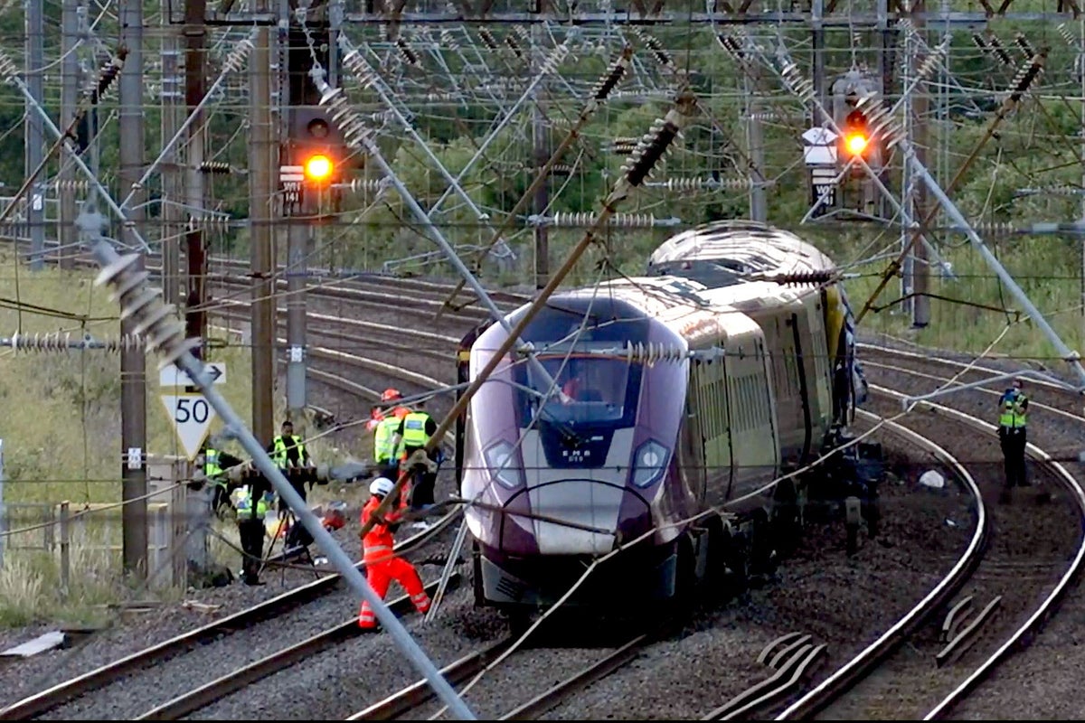 Acidente de trem em Bedford: tudo o que sabemos sobre o acidente que matou o motorista e feriu 89
