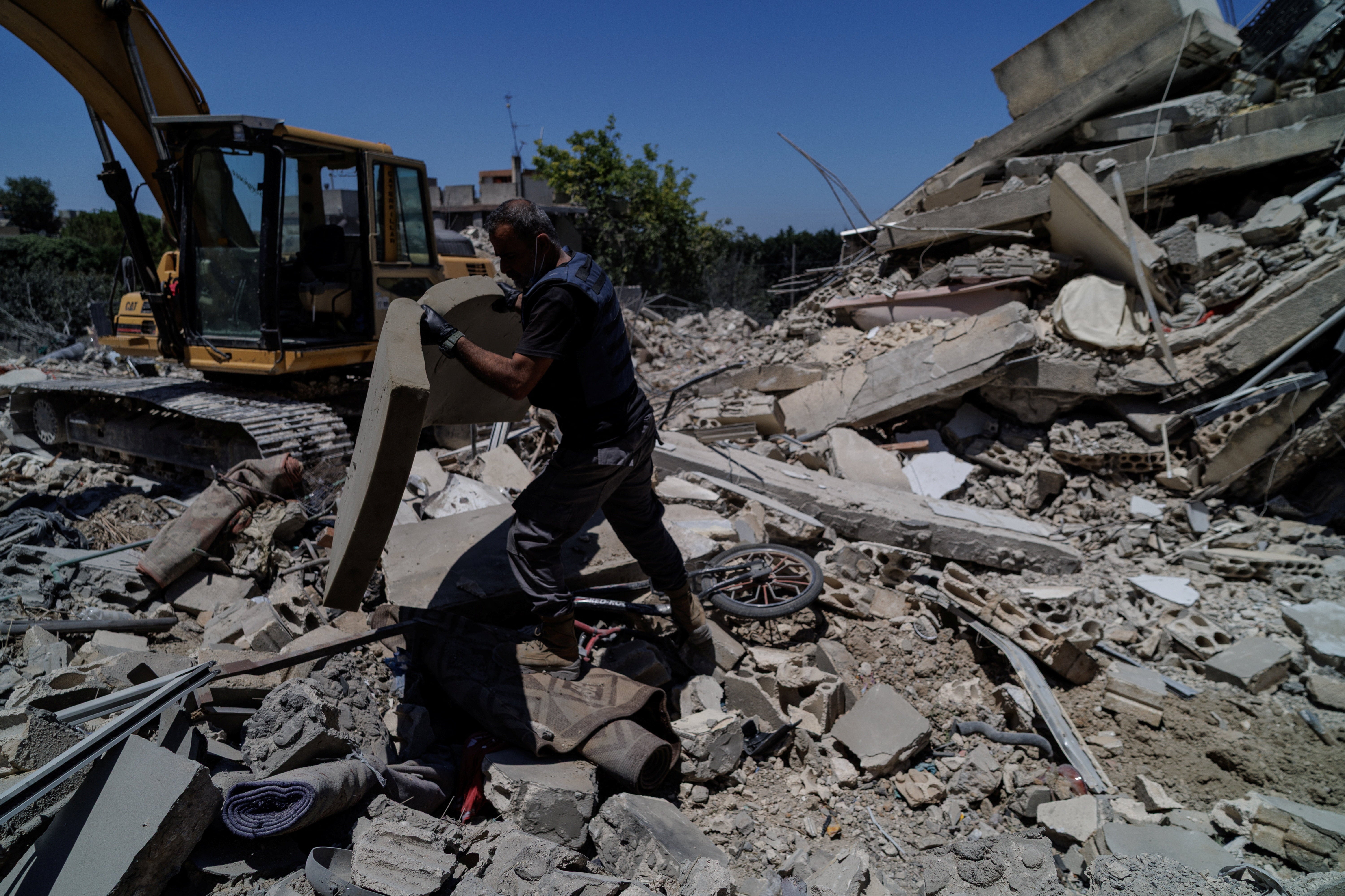 Iran war: US envoy to meet with Iranian counterpart as Israeli strikes on Lebanon threaten ceasefire