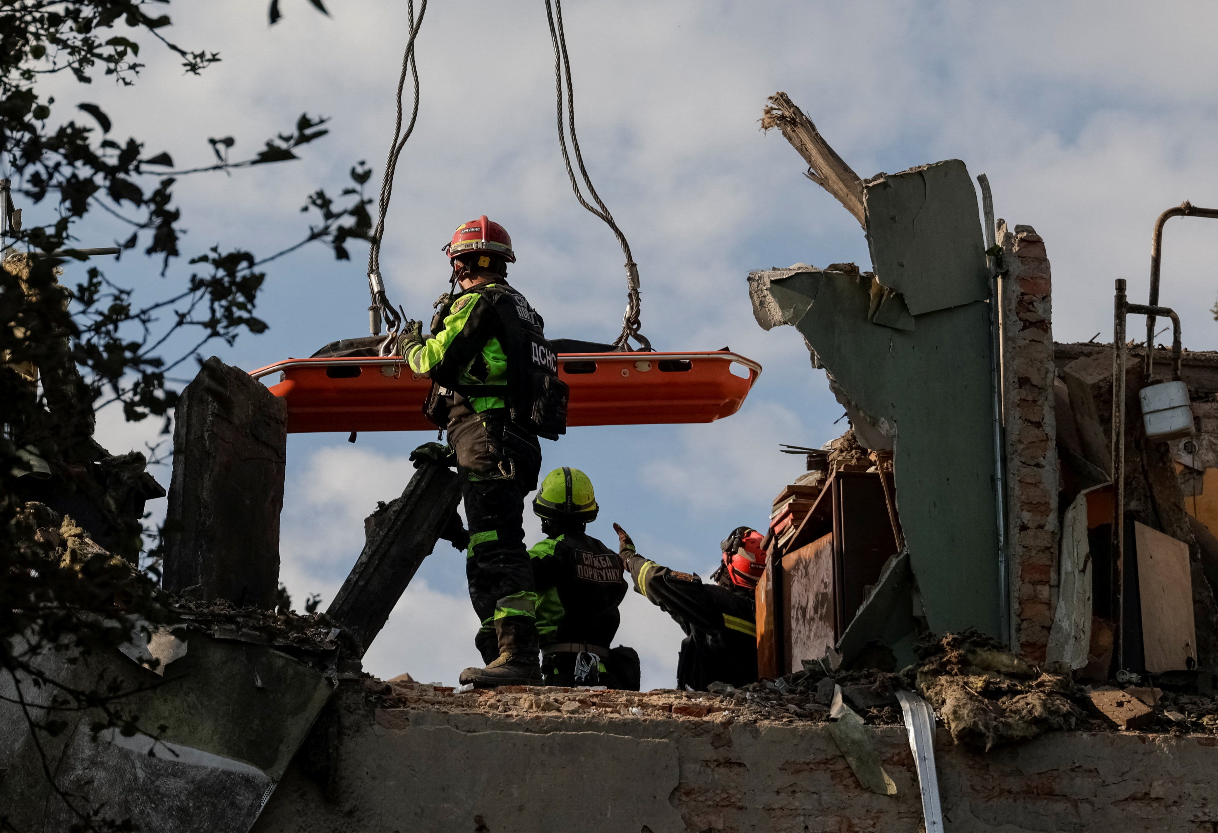 Ukraine-Russia war latest: Zelensky warns of ‘massive attack’ from Moscow as strikes kill at least six people – UK Times
