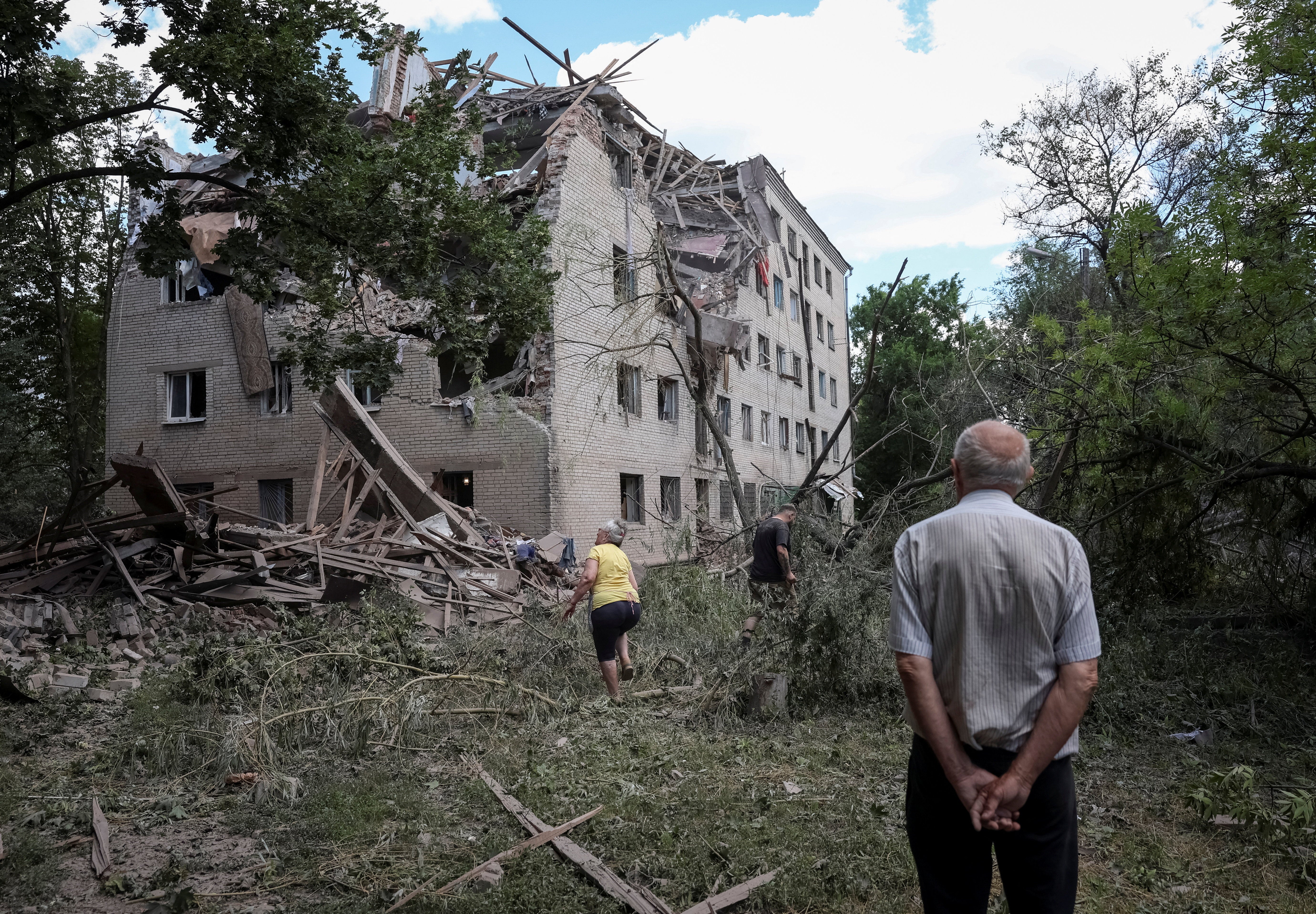 Residents inspect a damaged apartment building hit by Russian military strike, amid Russia's attack on Ukraine, in the frontline city of Sloviansk in Donetsk region, Ukraine 21 June 2026