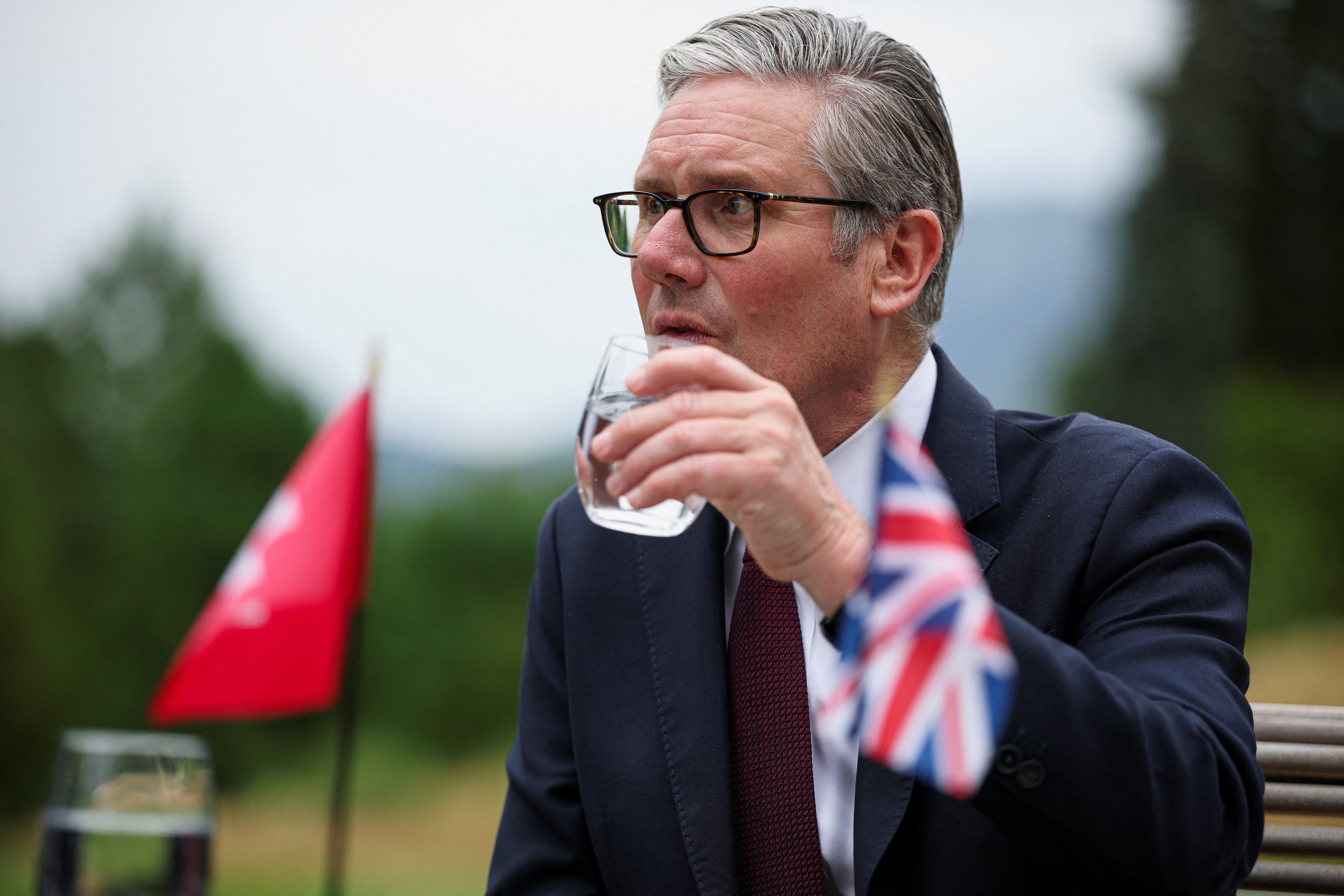 Pound dips as Keir Starmer exit rumours continue to grow