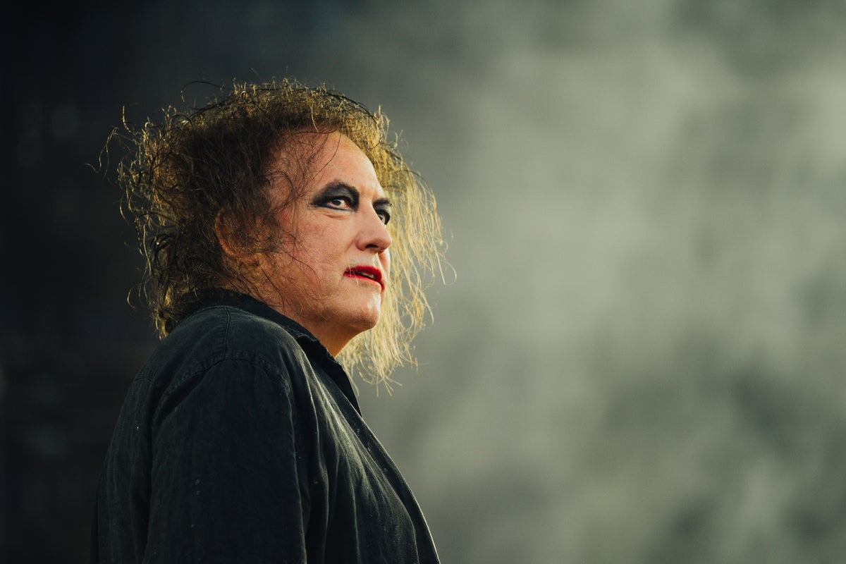 Isle of Wight 2026 review – Magnificent, mighty The Cure once again prove themselves to be one of our greatest bands – UK Times Isle of Wight 2026 review – Magnificent, mighty The Cure once again prove themselves to be one of our greatest bands – UK Times