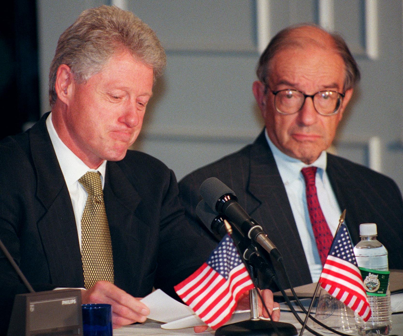 Bill Clinton (L) address a special meeting of finance ministers and Central Bank governors alongside Greenspan (AFP/Getty)
