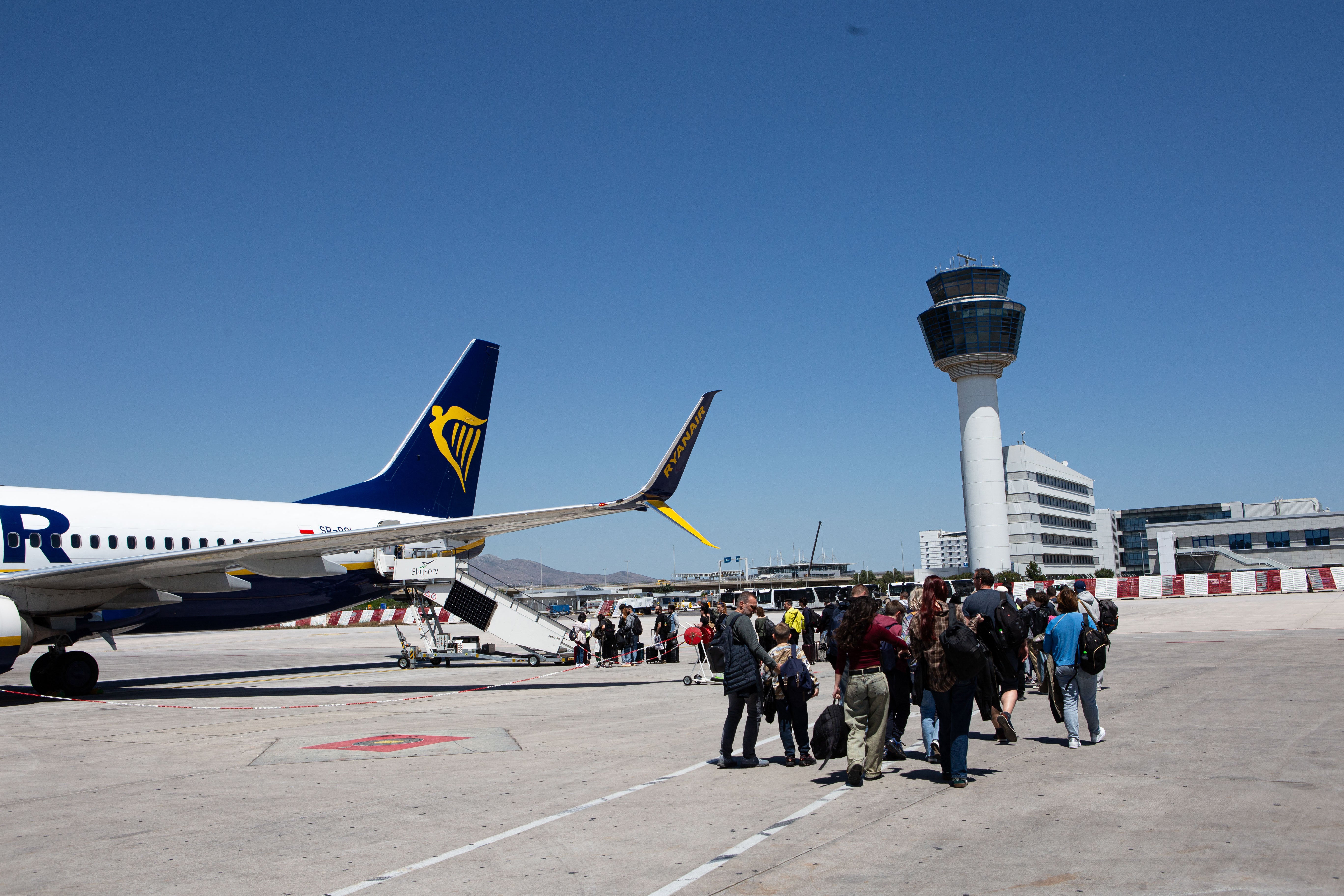 EU border delays force Ryanair passengers to miss flight to London