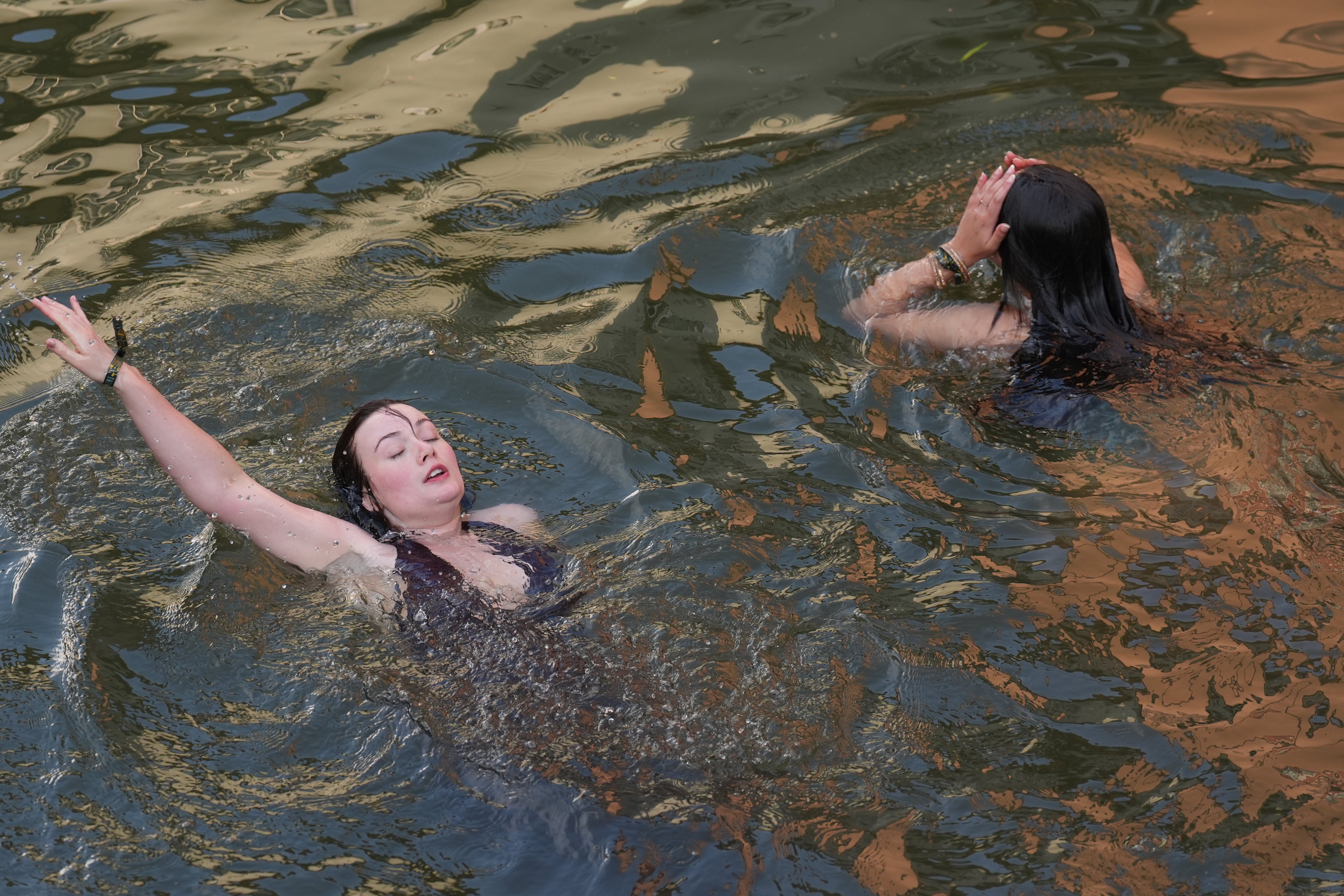 Students cooling off as a heatwave approaches (Joe Giddens/ PA) (PA Wire)