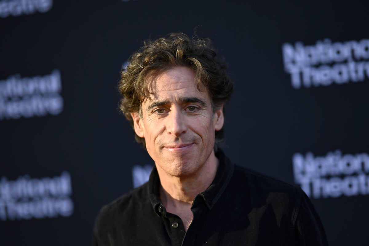 Stephen Mangan adds to theatre etiquette debate after Rosamund Pike controversy