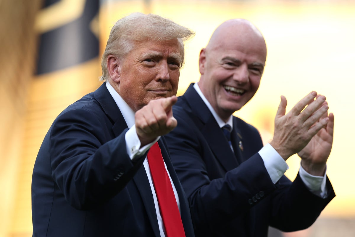 FIFA başkanı, Trump'ın kupayı kazananlara sunmak için Dünya Kupası finalinde olacağını söyledi