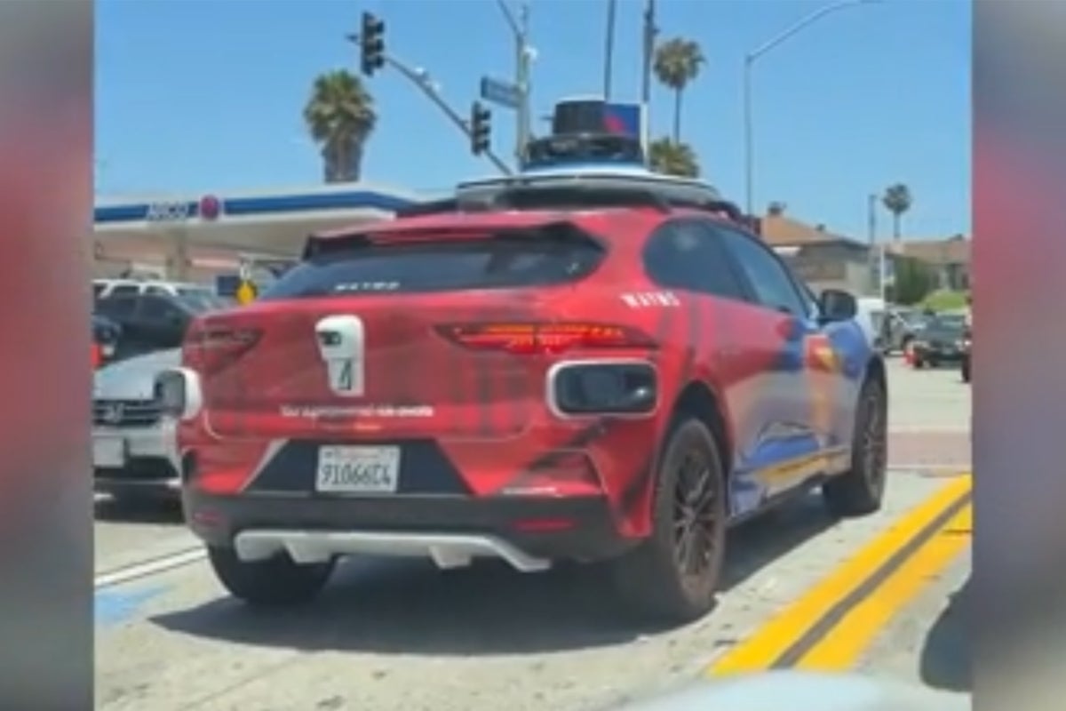 Táxi autônomo Waymo bloqueia tráfego em sentido contrário devido ao congestionamento da Copa do Mundo Táxi autônomo Waymo bloqueia tráfego em sentido contrário devido ao congestionamento da Copa do Mundo