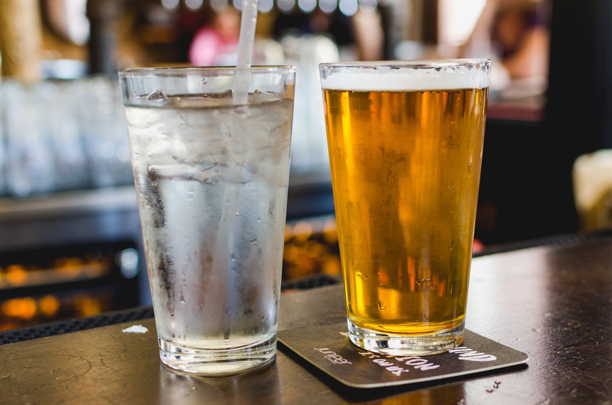 Zebra-Streifen: Der Trinktrend, der Ihnen hilft, weniger Alkohol zu ...