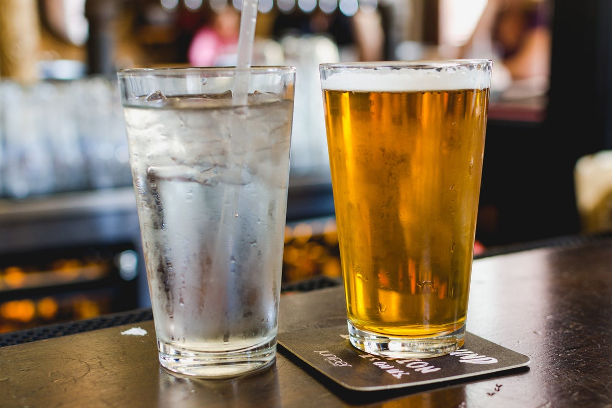 Zebra-Streifen: Der Trinktrend, der Ihnen hilft, weniger Alkohol zu ...