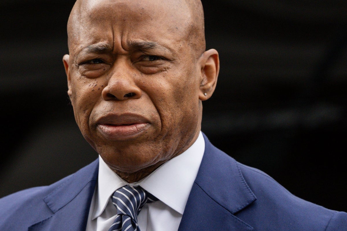 Chefe de gabinete do ex-prefeito de Nova York Eric Adams e quatro outros presos em caso de suborno Chefe de gabinete do ex-prefeito de Nova York Eric Adams e quatro outros presos em caso de suborno