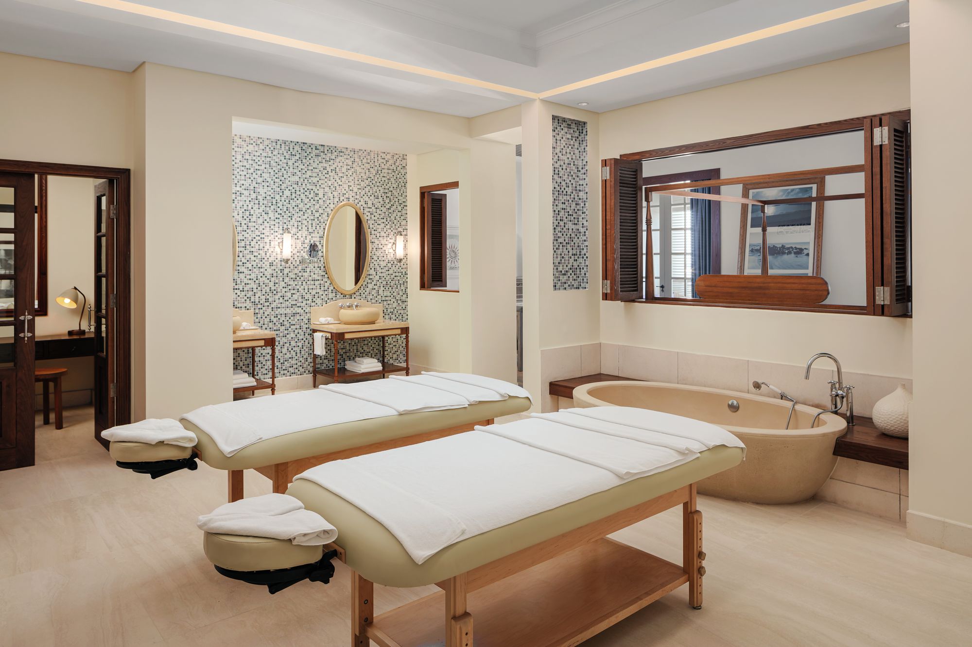 Enjoy tailored treatments in the sumptuous St. Regis Spa, a perfect sanctuary to relax and restore