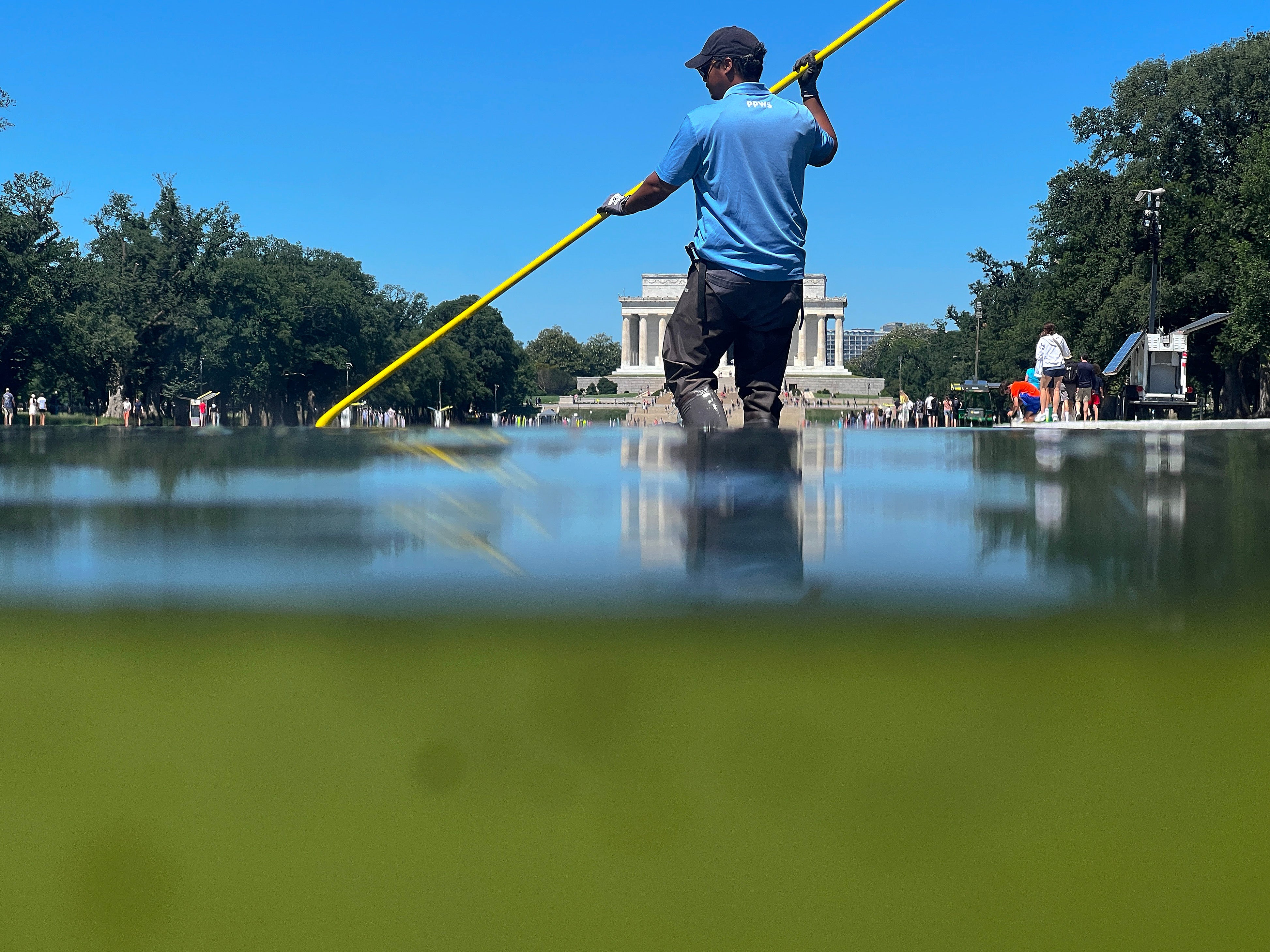Urządzenia usuwające algi w Reflecting Pool nie działały, gdy Trump chwalił renowację